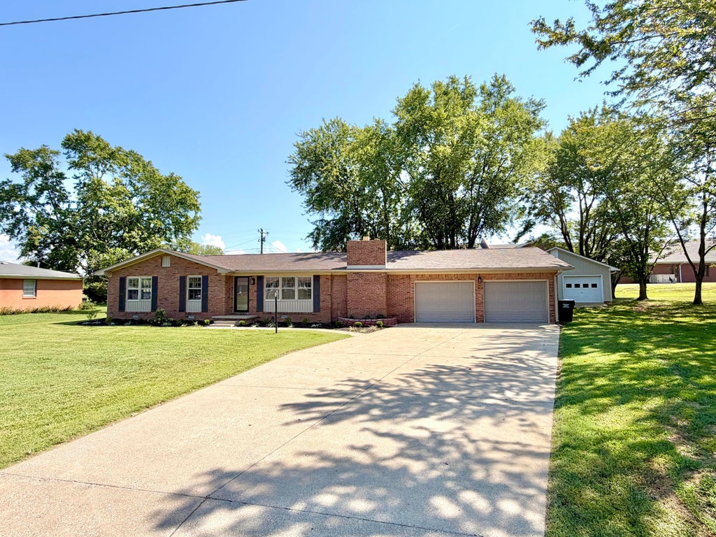 Photo of 118 Glendale Drive, Cadiz, KY 42211 (MLS # 26025742)