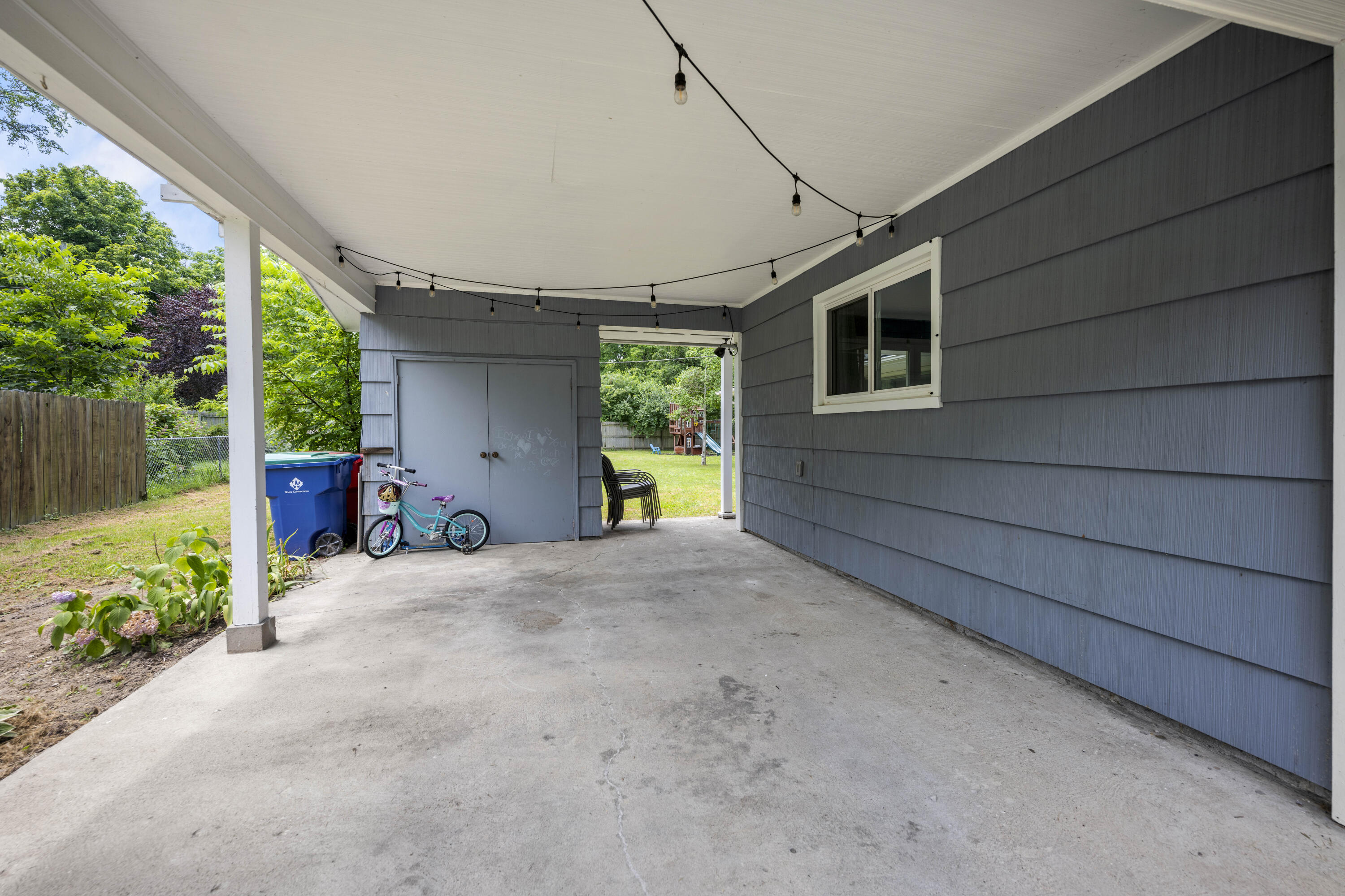 Berea, Kentucky 40403, United States, 3 Bedrooms Bedrooms, ,3 BathroomsBathrooms,Residential,Active,160864