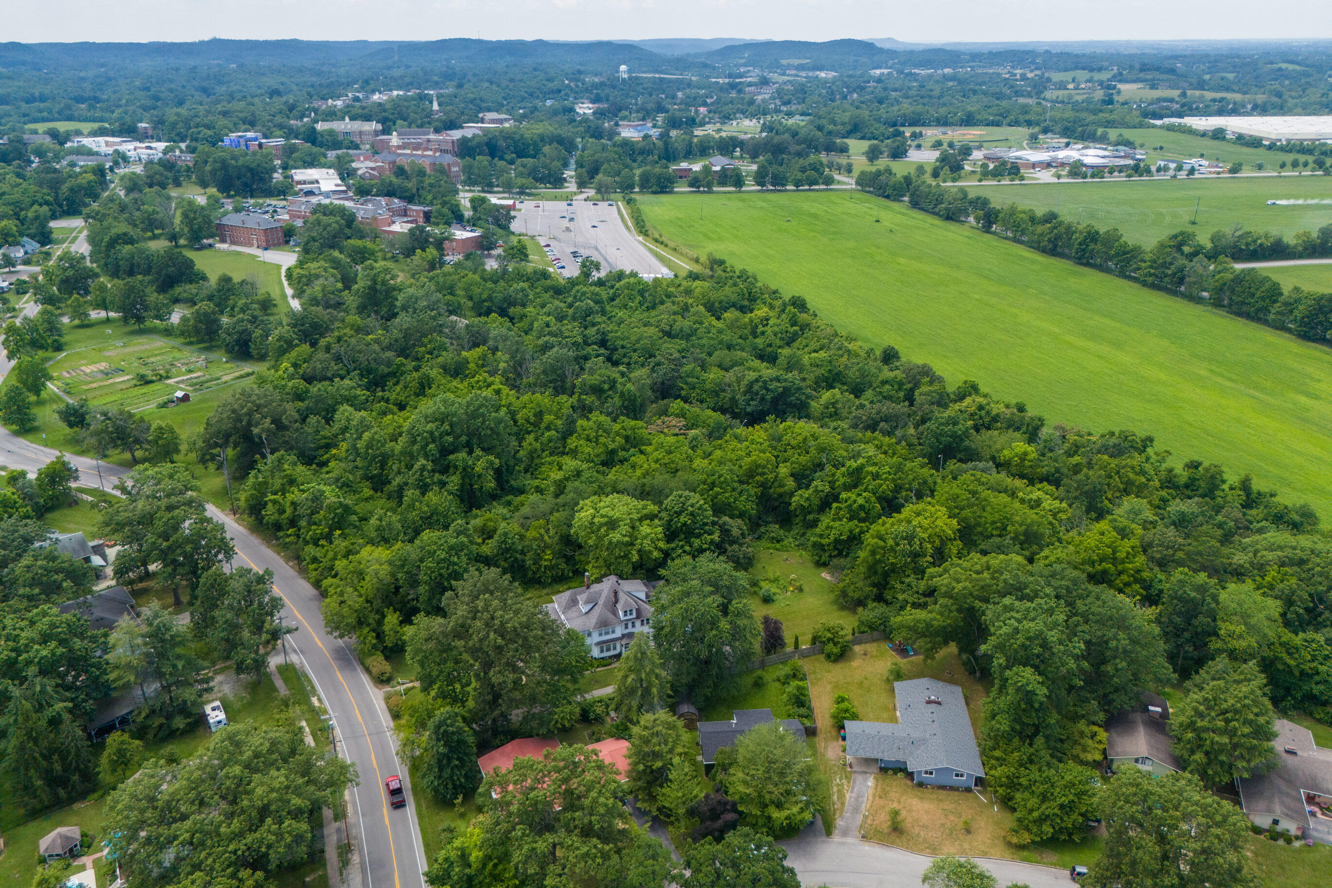 Berea, Kentucky 40403, United States, 3 Bedrooms Bedrooms, ,3 BathroomsBathrooms,Residential,Active,160864