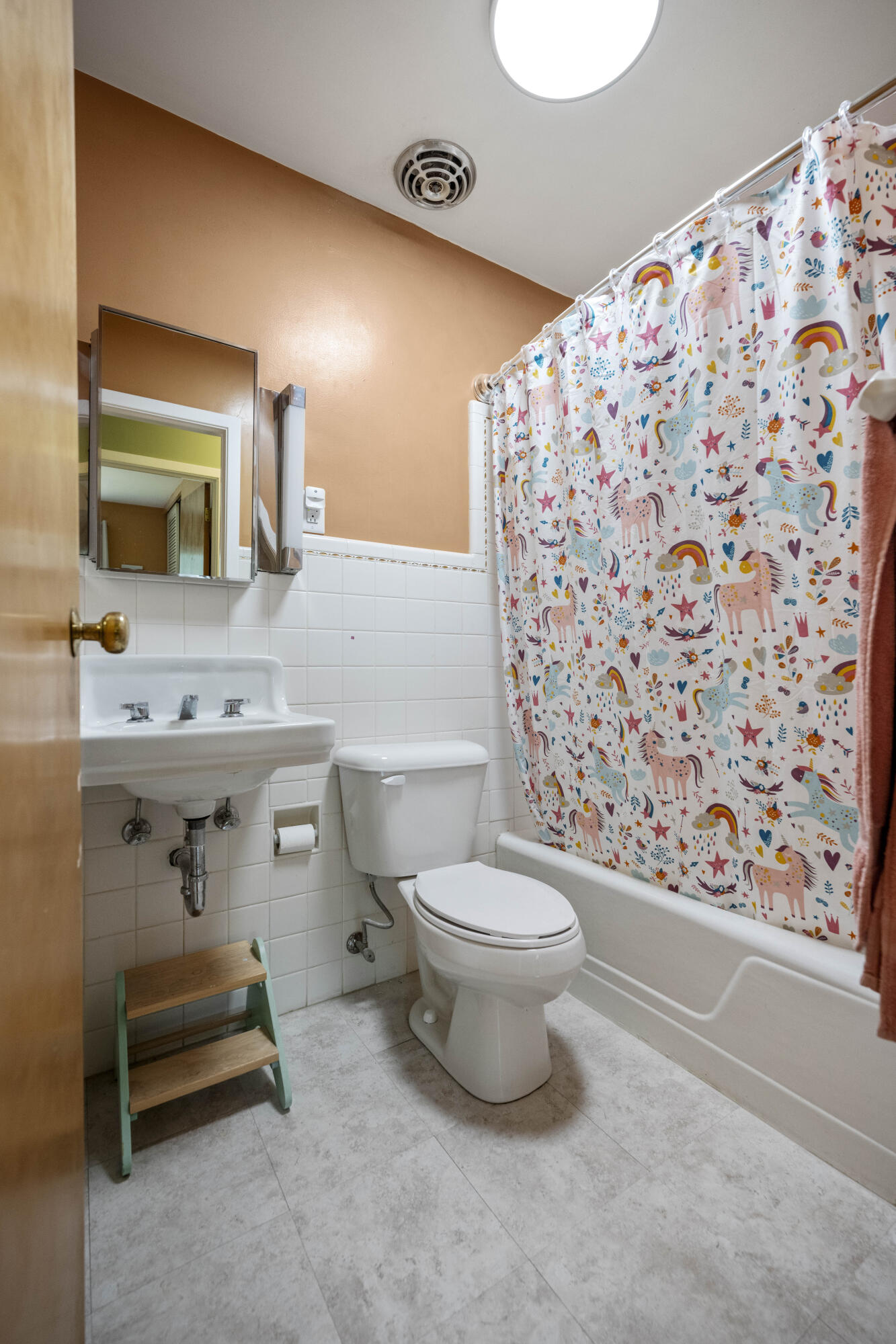 Berea, Kentucky 40403, United States, 3 Bedrooms Bedrooms, ,3 BathroomsBathrooms,Residential,Active,160864