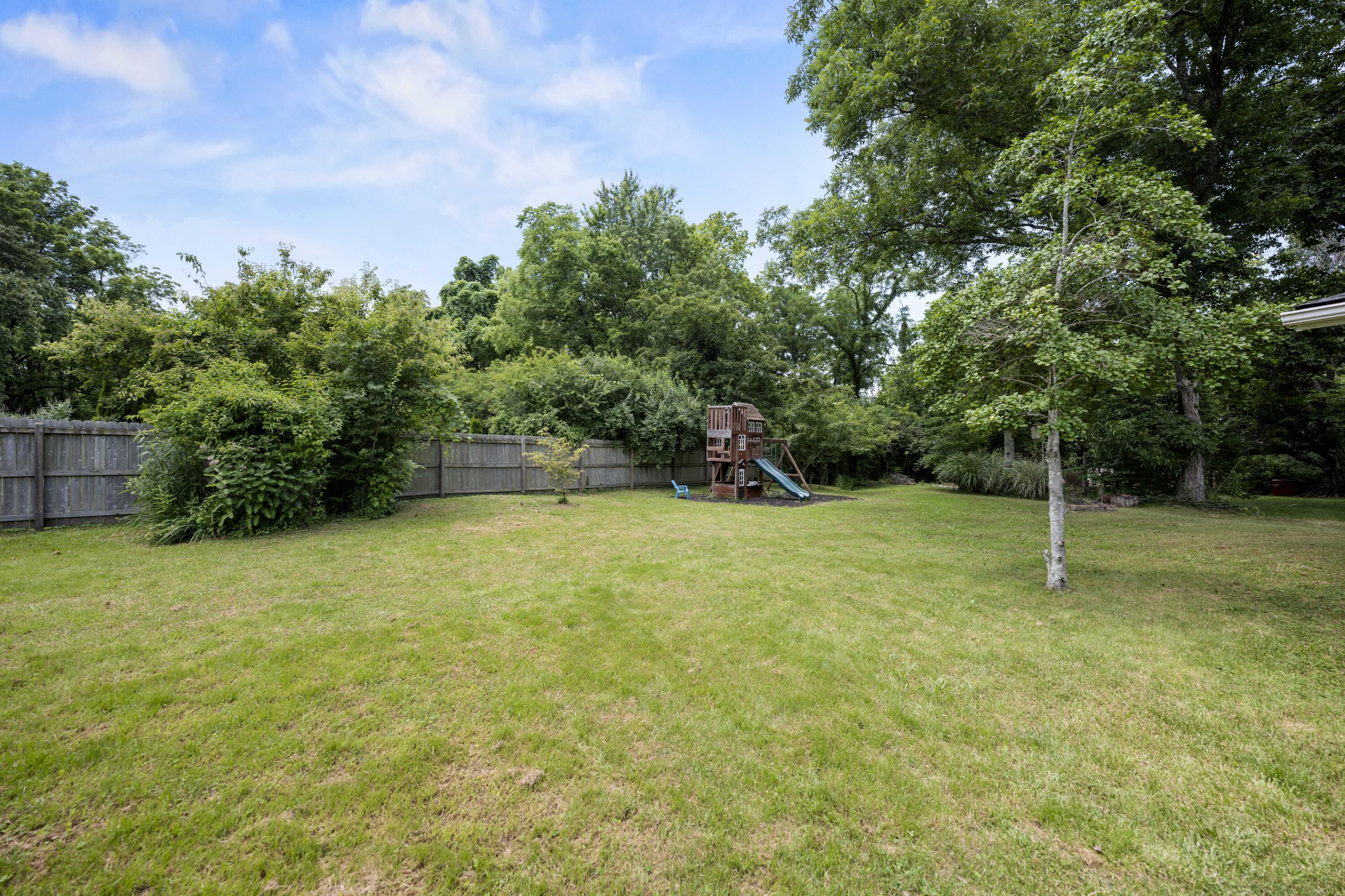 Berea, Kentucky 40403, United States, 3 Bedrooms Bedrooms, ,3 BathroomsBathrooms,Residential,Active,160864