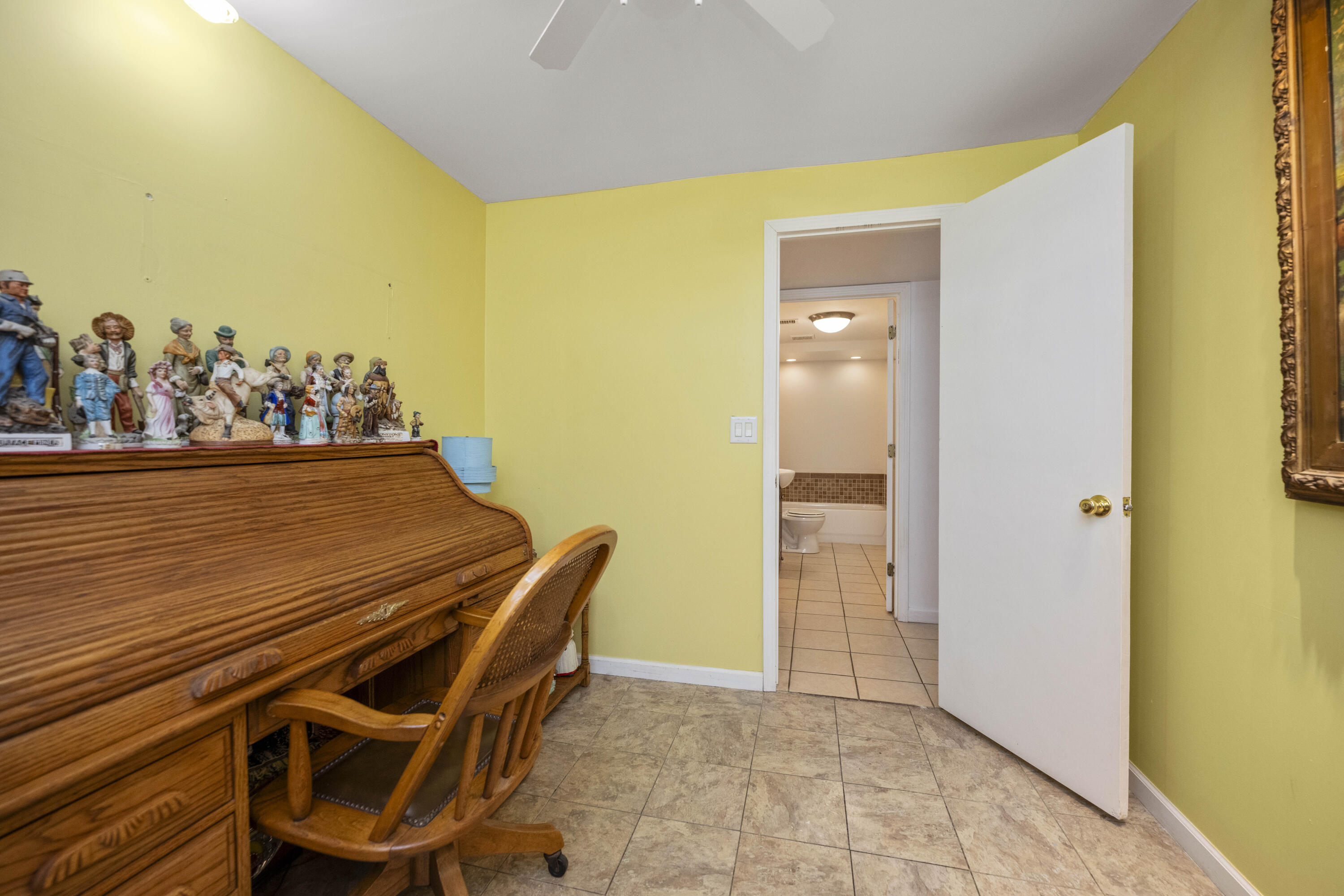 Berea, Kentucky 40403, United States, 4 Bedrooms Bedrooms, ,2 BathroomsBathrooms,Residential,Pending,27030