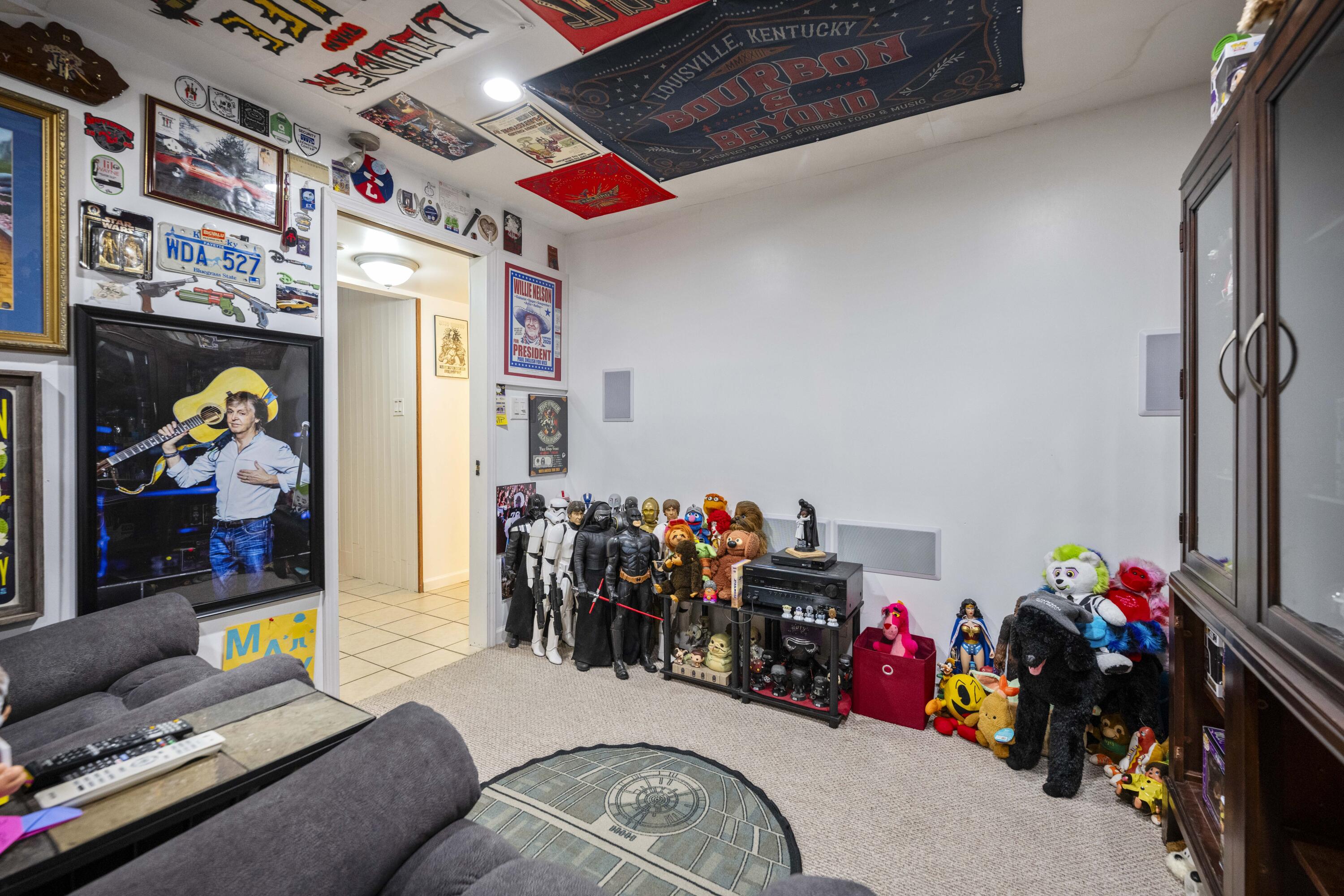 Berea, Kentucky 40403, United States, 4 Bedrooms Bedrooms, ,2 BathroomsBathrooms,Residential,Pending,27030