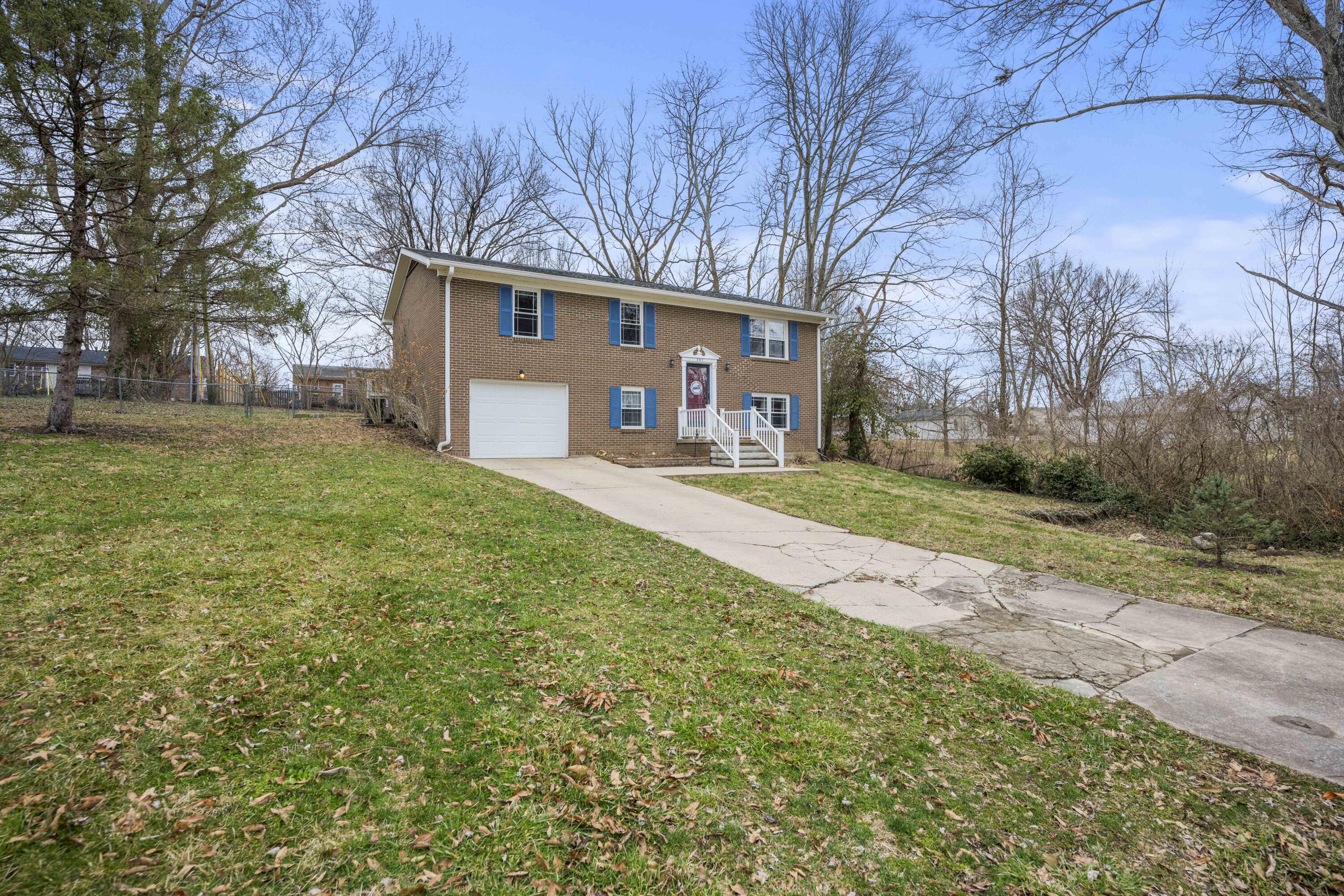 Berea, Kentucky 40403, United States, 4 Bedrooms Bedrooms, ,2 BathroomsBathrooms,Residential,Pending,27030