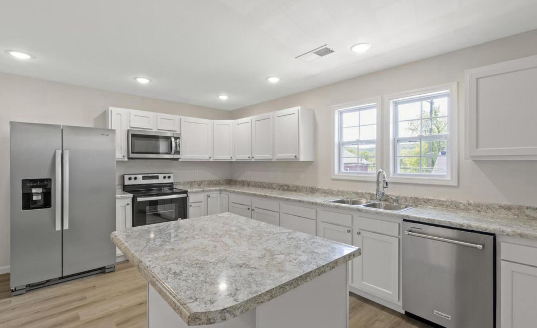 Irvine, Kentucky 40336, United States, 8 Bedrooms Bedrooms, ,8 BathroomsBathrooms,Residential,Active,116457