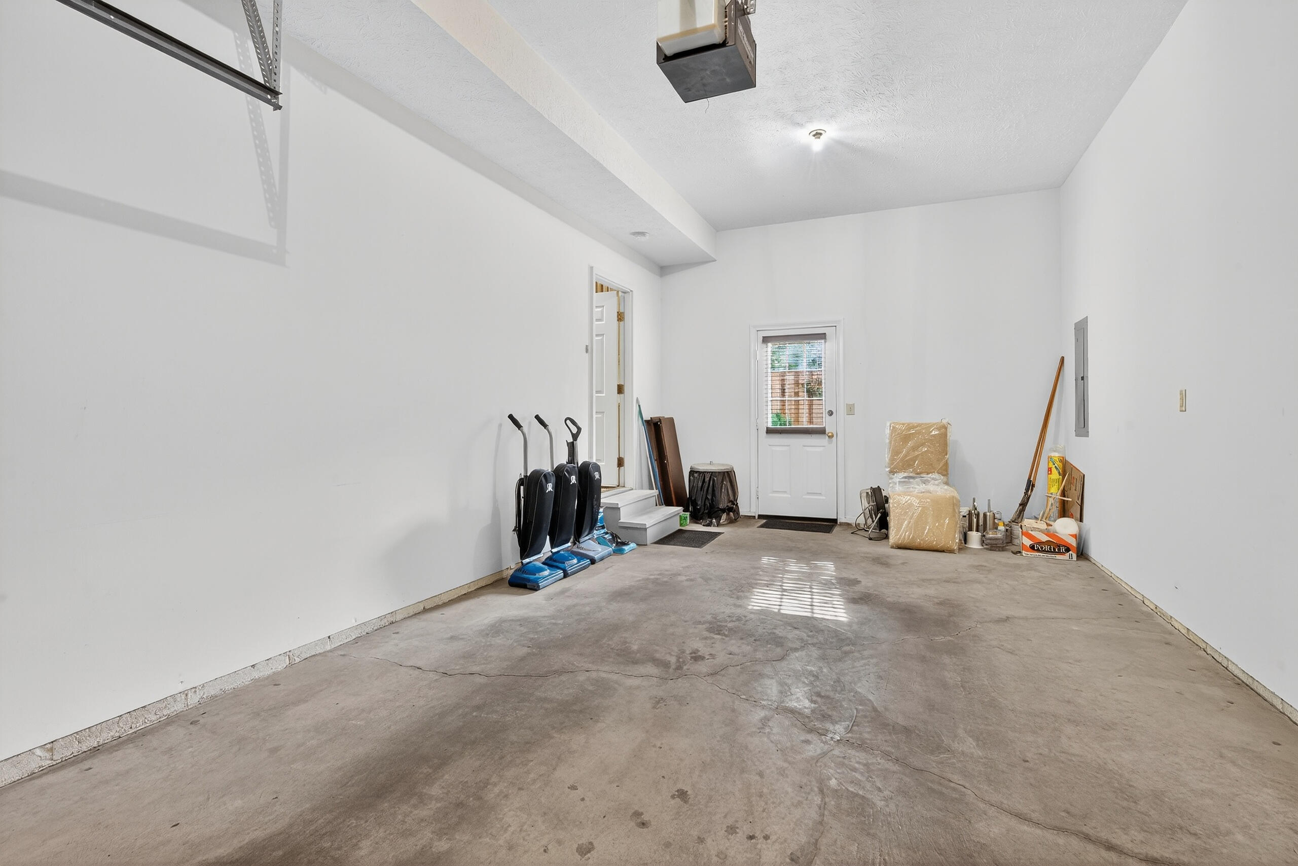 Lexington, Kentucky 40502, United States, 2 Bedrooms Bedrooms, ,3 BathroomsBathrooms,Residential,Active,240794