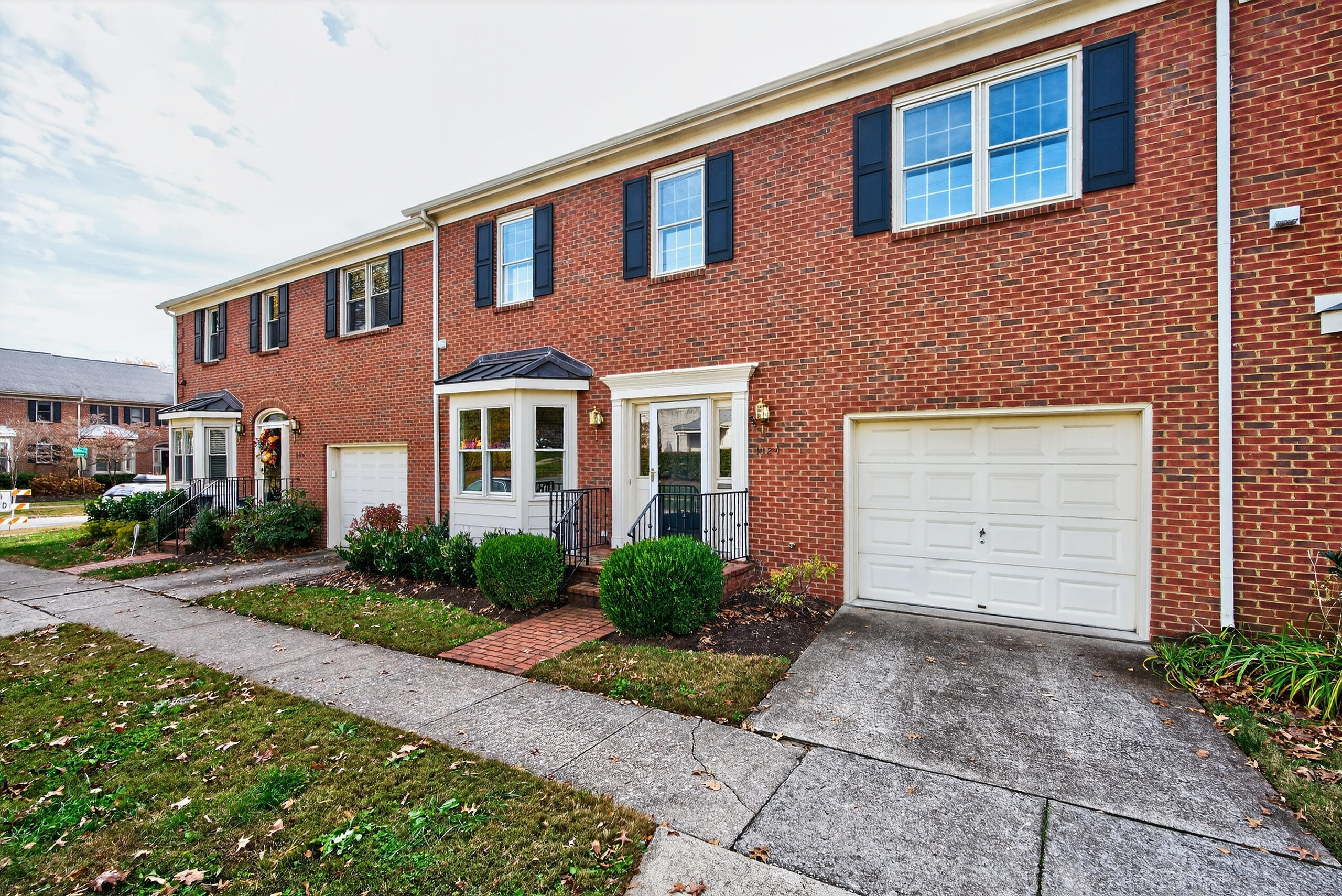 Lexington, Kentucky 40502, United States, 2 Bedrooms Bedrooms, ,3 BathroomsBathrooms,Residential,Active,240794