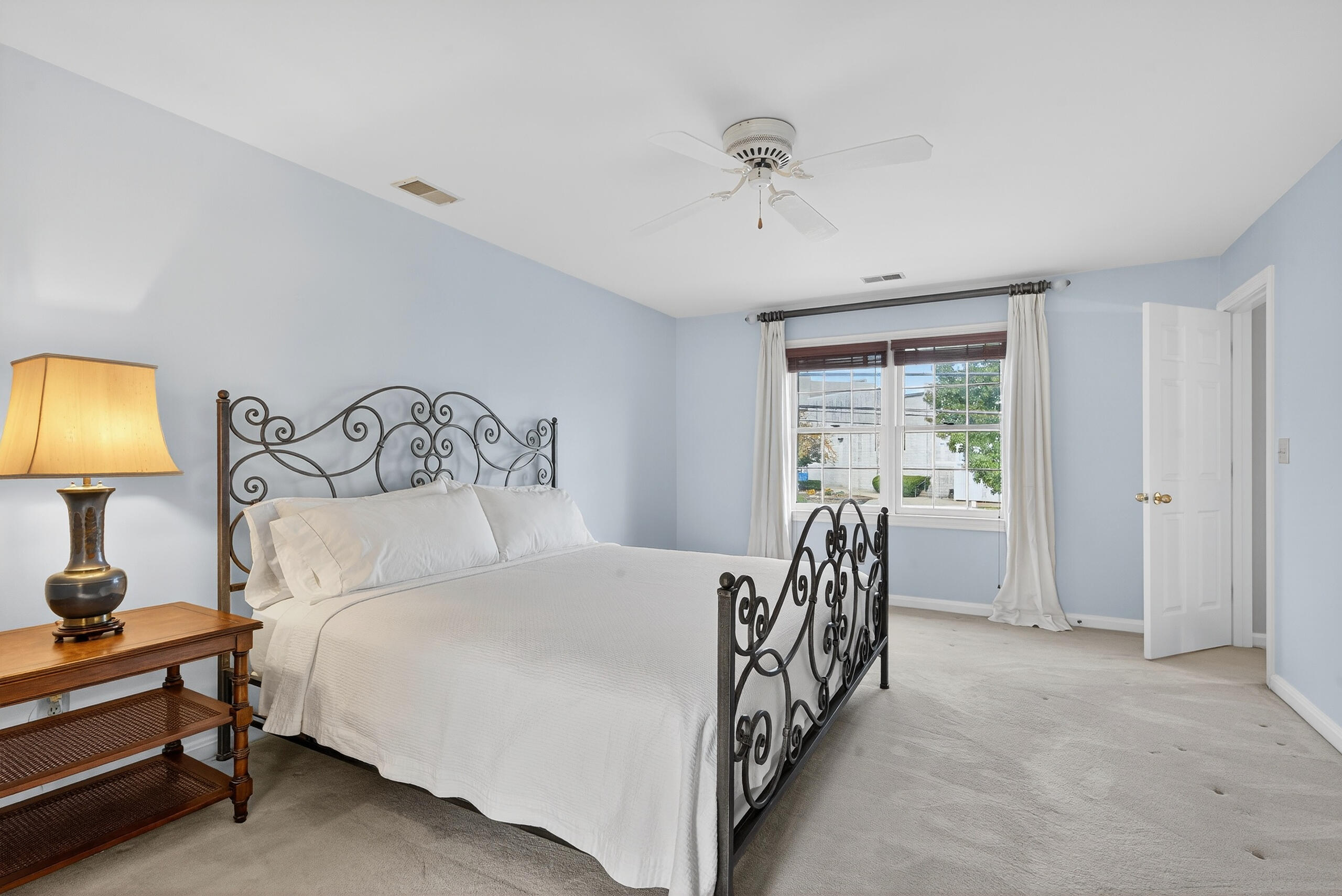 Lexington, Kentucky 40502, United States, 2 Bedrooms Bedrooms, ,3 BathroomsBathrooms,Residential,Active,240794