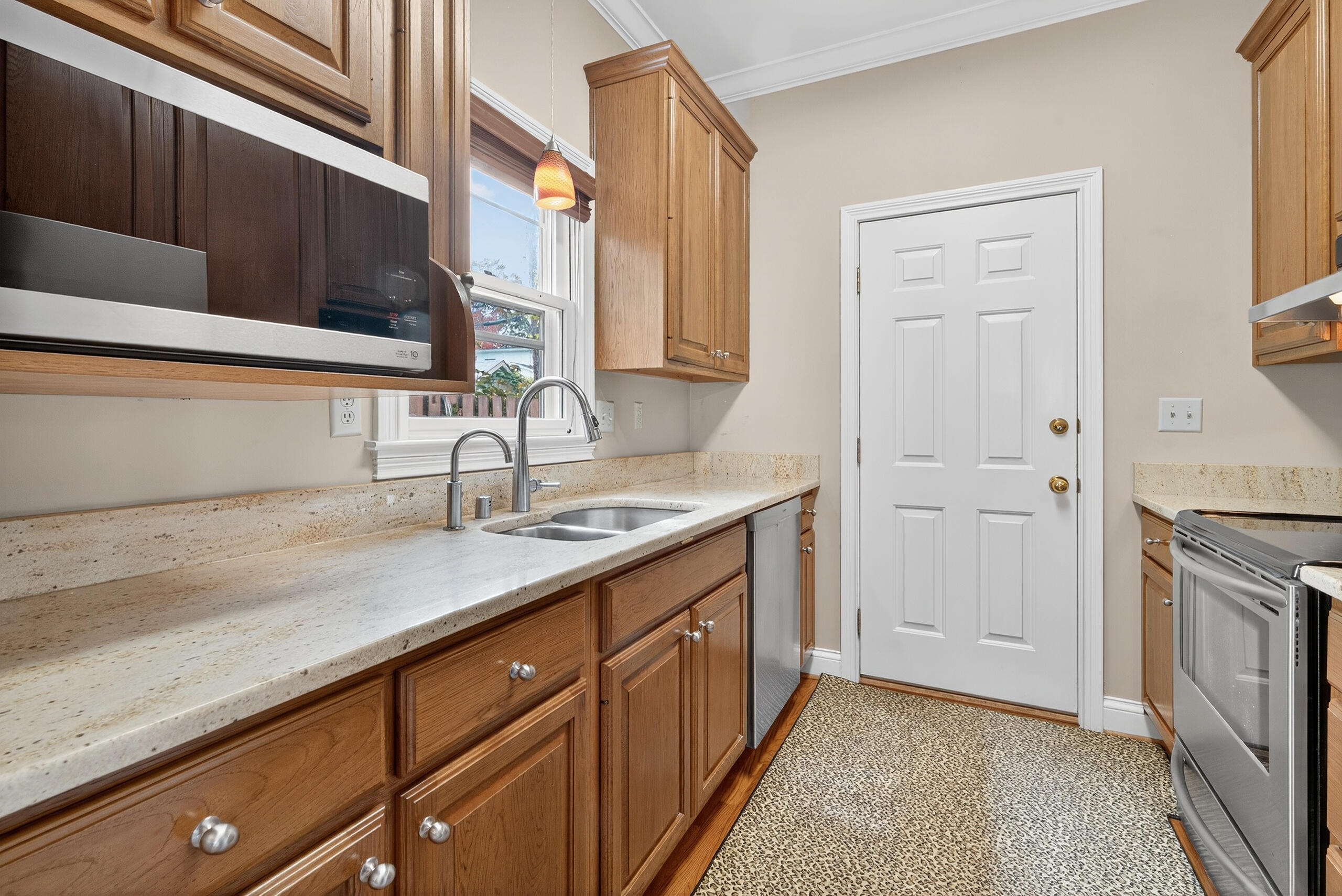 Lexington, Kentucky 40502, United States, 2 Bedrooms Bedrooms, ,3 BathroomsBathrooms,Residential,Active,240794