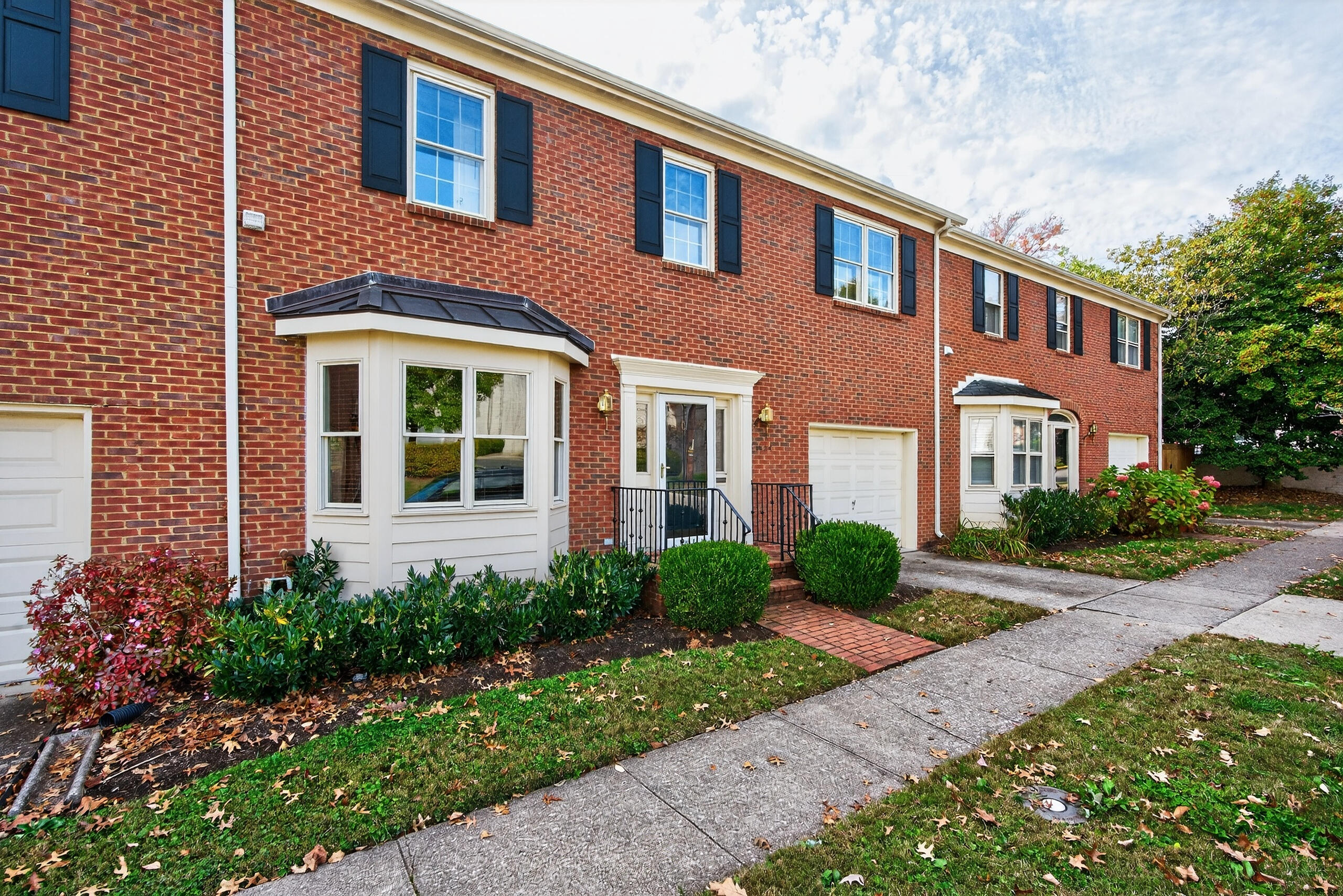 Lexington, Kentucky 40502, United States, 2 Bedrooms Bedrooms, ,3 BathroomsBathrooms,Residential,Active,240794