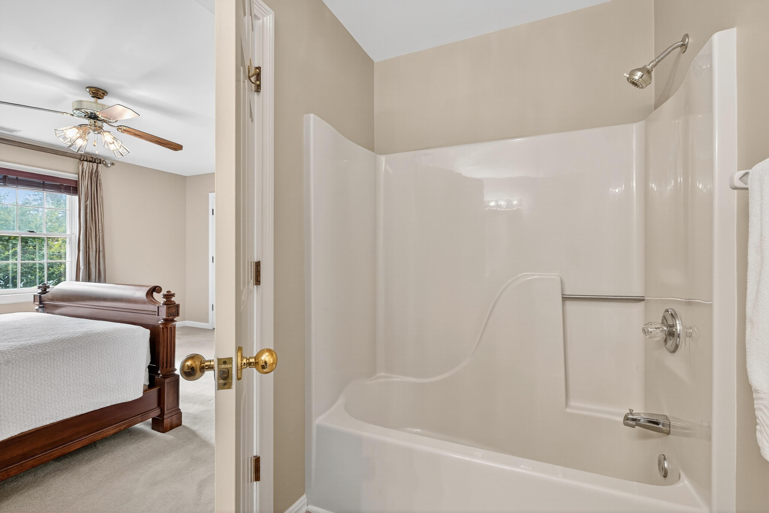 Lexington, Kentucky 40502, United States, 2 Bedrooms Bedrooms, ,3 BathroomsBathrooms,Residential,Active,240794