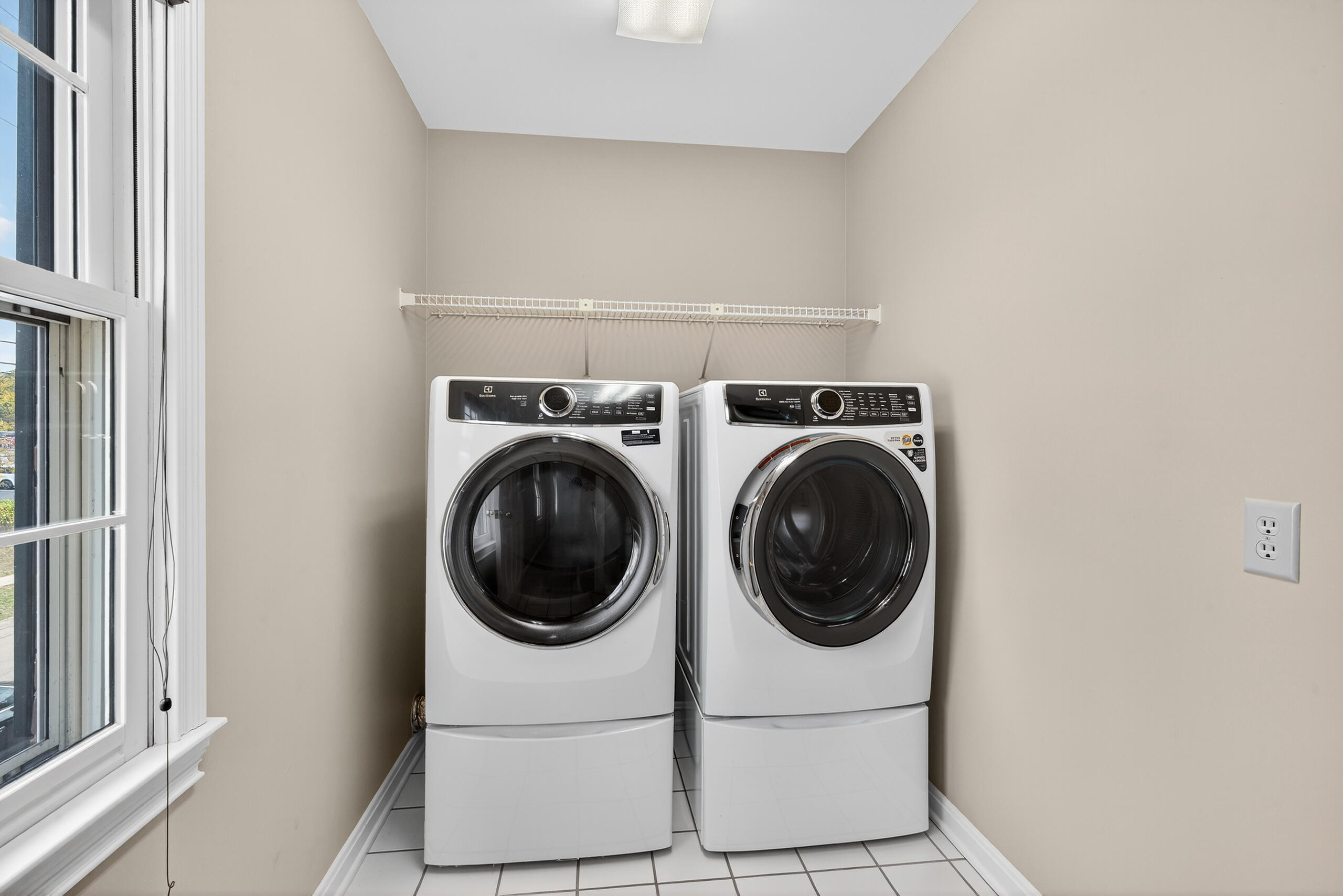 Lexington, Kentucky 40502, United States, 2 Bedrooms Bedrooms, ,3 BathroomsBathrooms,Residential,Active,240794