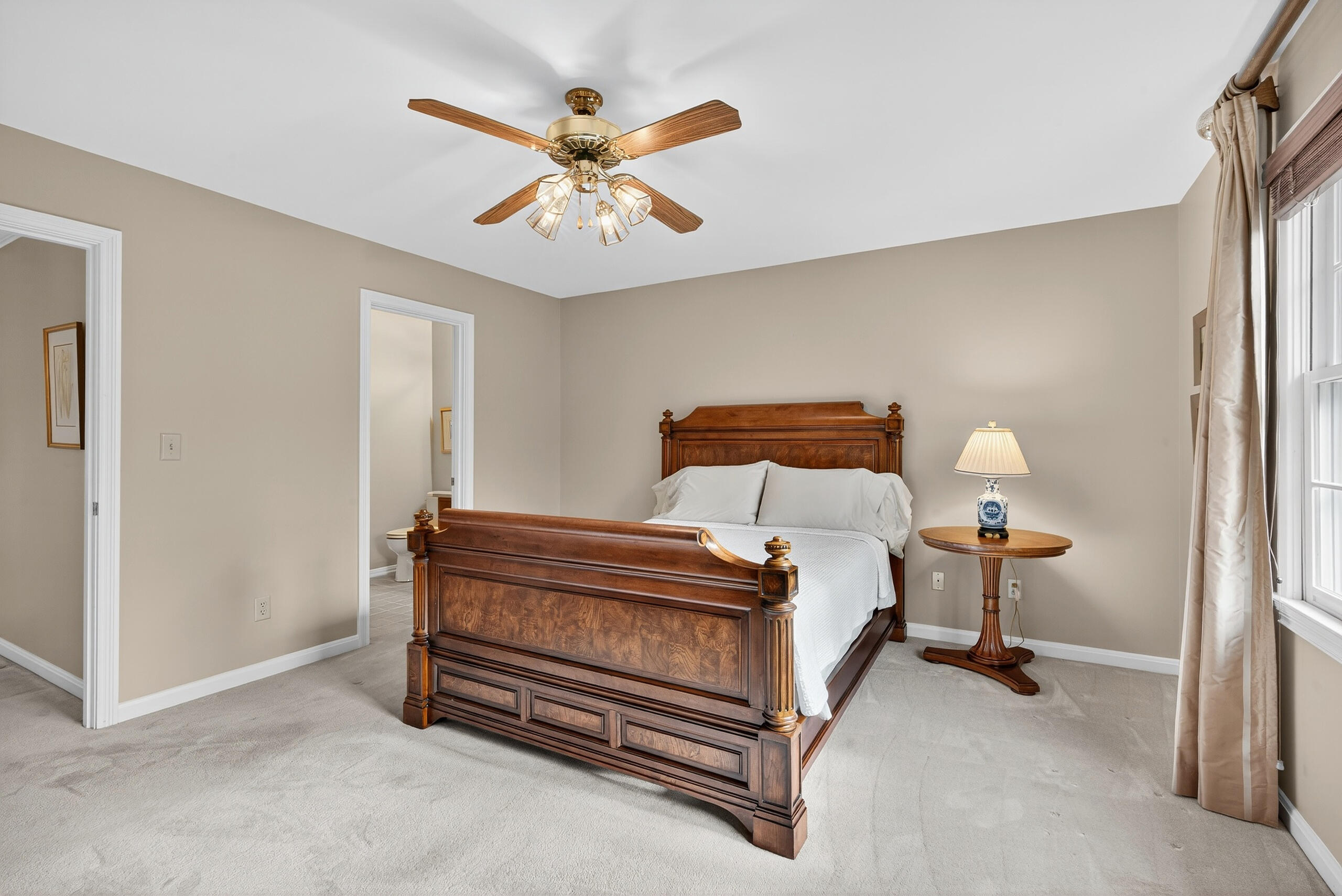 Lexington, Kentucky 40502, United States, 2 Bedrooms Bedrooms, ,3 BathroomsBathrooms,Residential,Active,240794