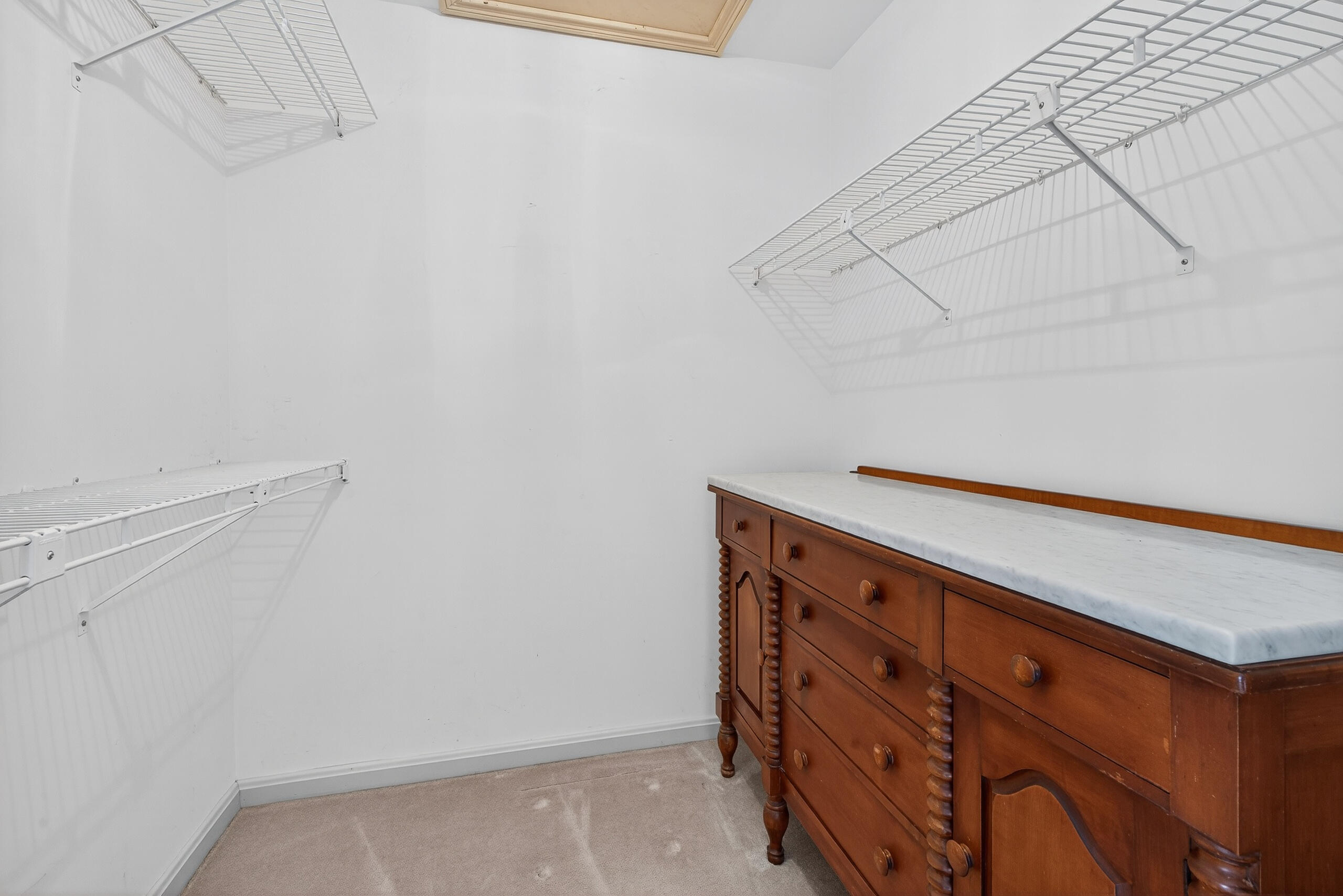 Lexington, Kentucky 40502, United States, 2 Bedrooms Bedrooms, ,3 BathroomsBathrooms,Residential,Active,240794