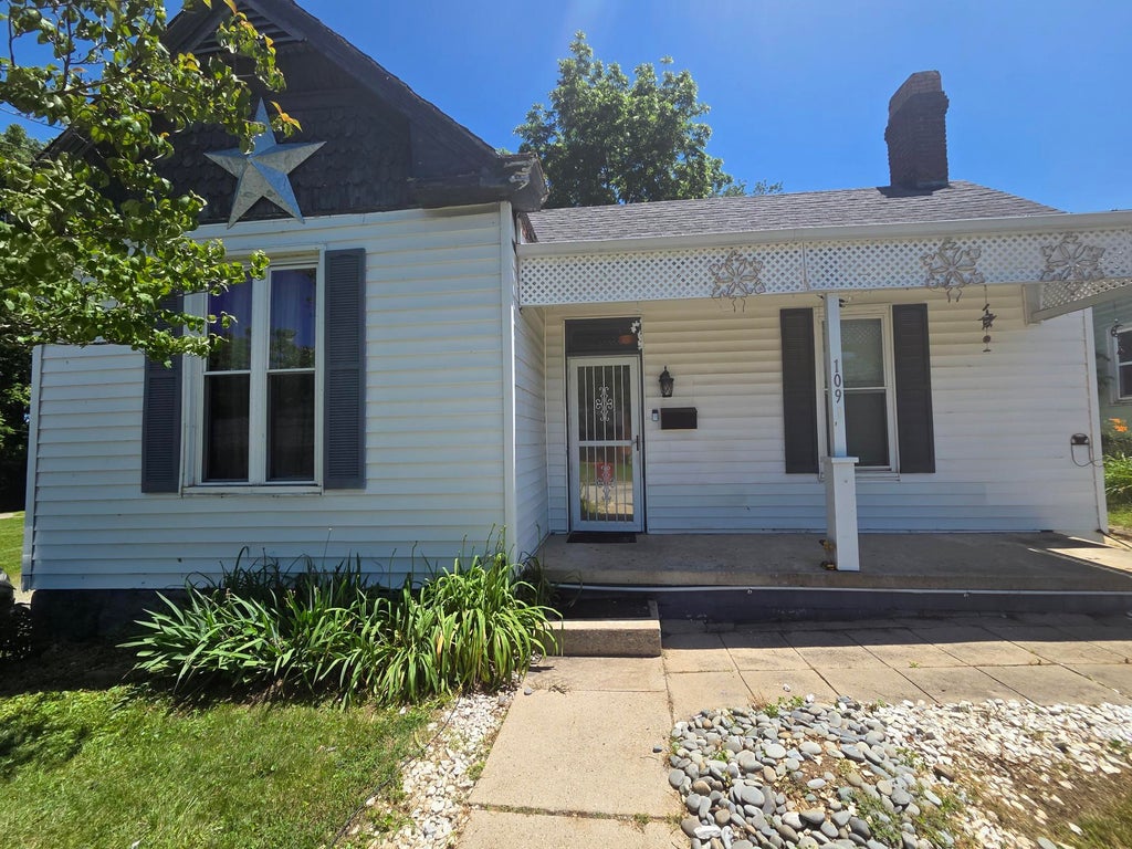 Photo of 109 Vine Street, Cynthiana, KY 41031 (MLS # 26012607)