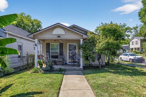 Photo of 862 Charles Avenue, Lexington, KY 40508 (MLS # 25501182)