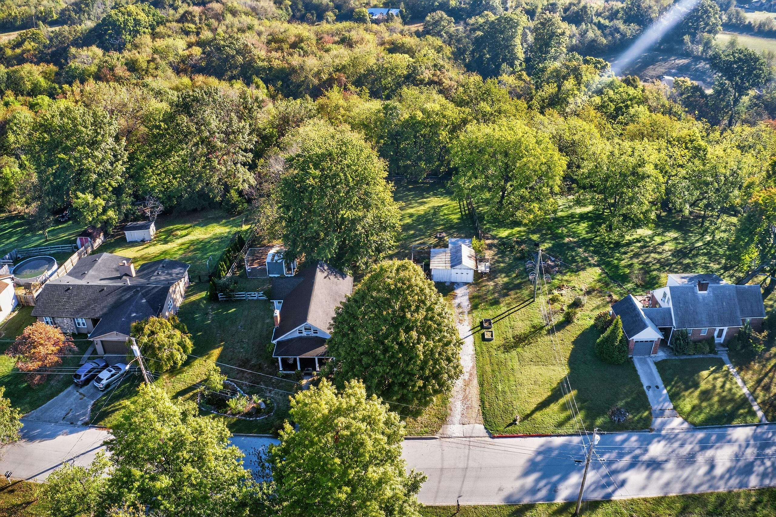 Berea, Kentucky 40403, United States, 3 Bedrooms Bedrooms, ,1 BathroomBathrooms,Residential,Active,241653