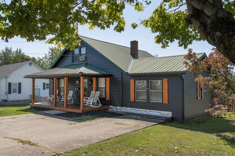 Photo of 40 Charlotte Heights, Williamstown, KY 41097 (MLS # 25507455)