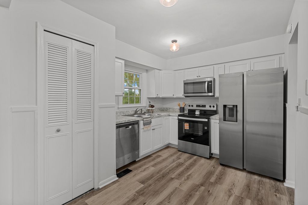 Photo of 552 Williamsburg Road, Frankfort, KY 40601 (MLS # 25504814)