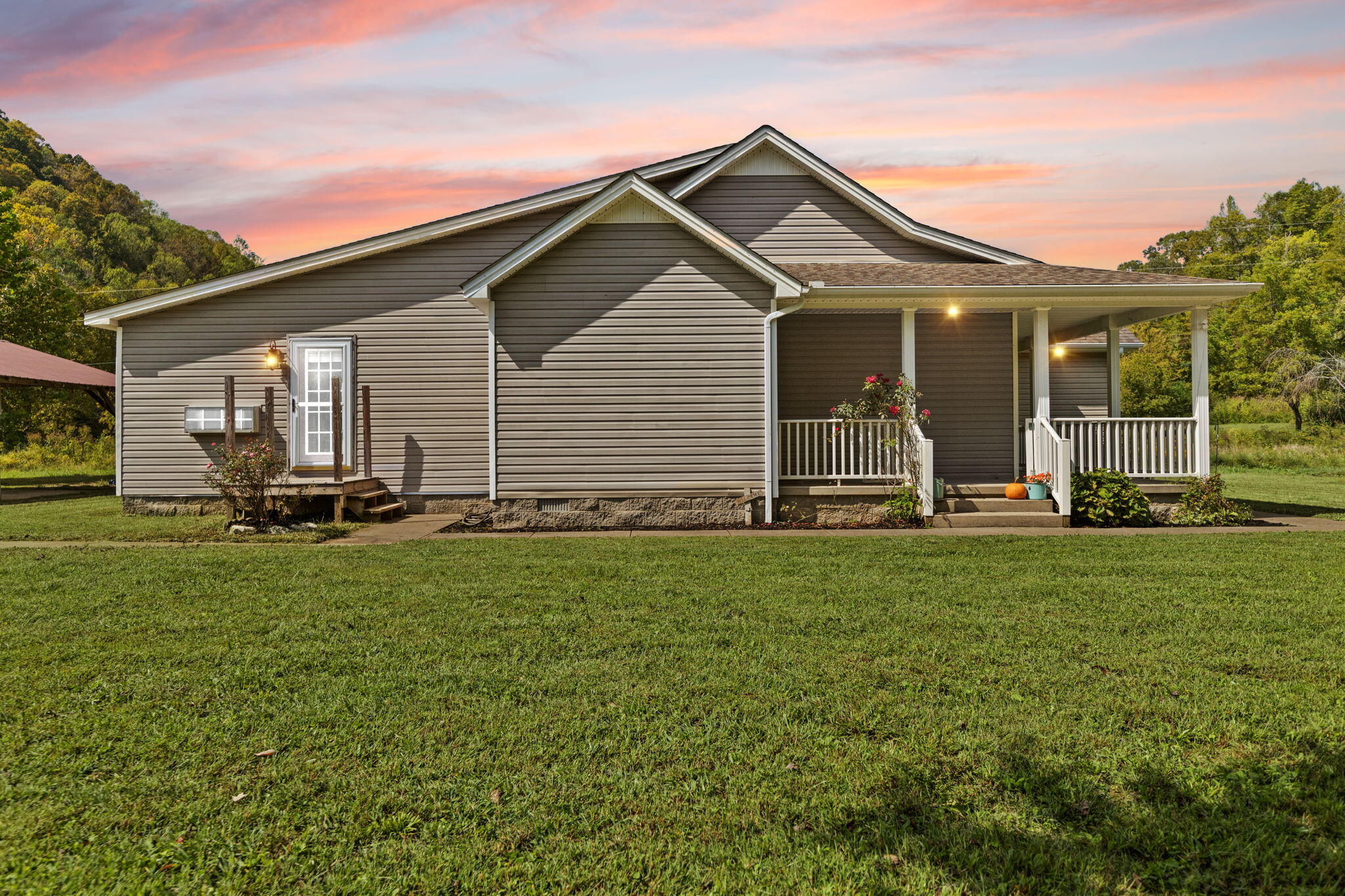 Oneida, Kentucky 40972, United States, 3 Bedrooms Bedrooms, ,2 BathroomsBathrooms,Residential,Active,220058