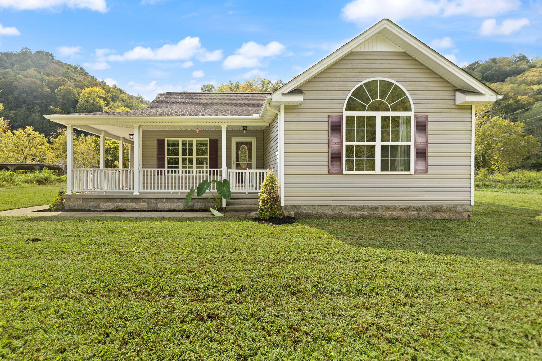 Oneida, Kentucky 40972, United States, 3 Bedrooms Bedrooms, ,2 BathroomsBathrooms,Residential,Active,220058