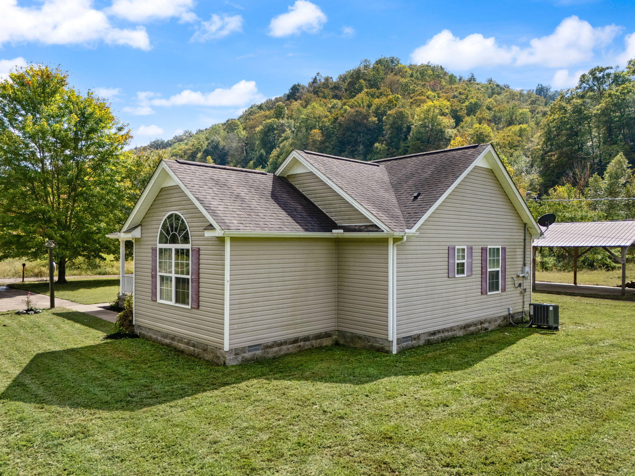 Oneida, Kentucky 40972, United States, 3 Bedrooms Bedrooms, ,2 BathroomsBathrooms,Residential,Active,220058