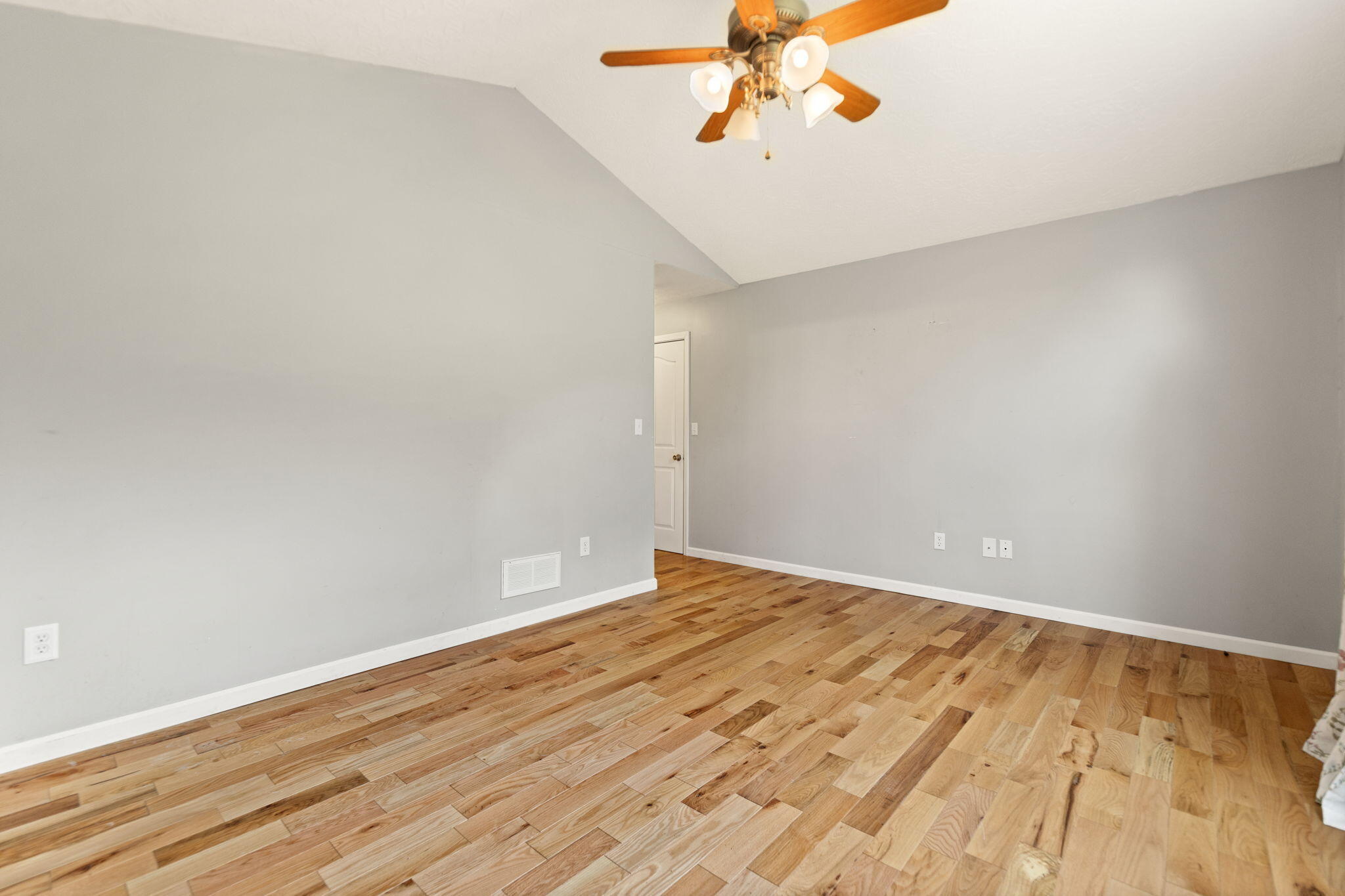 Oneida, Kentucky 40972, United States, 3 Bedrooms Bedrooms, ,2 BathroomsBathrooms,Residential,Active,220058