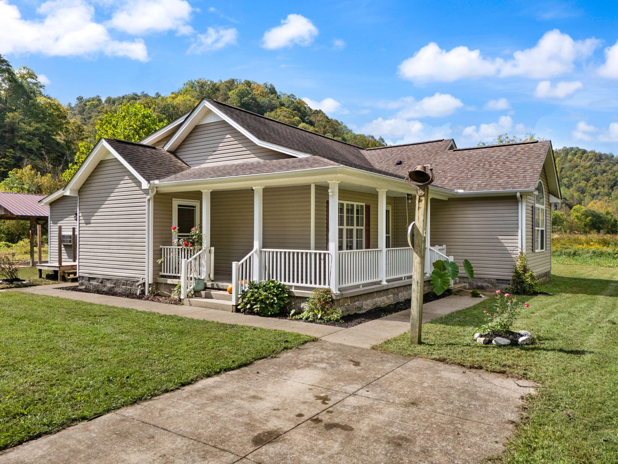 Oneida, Kentucky 40972, United States, 3 Bedrooms Bedrooms, ,2 BathroomsBathrooms,Residential,Active,220058