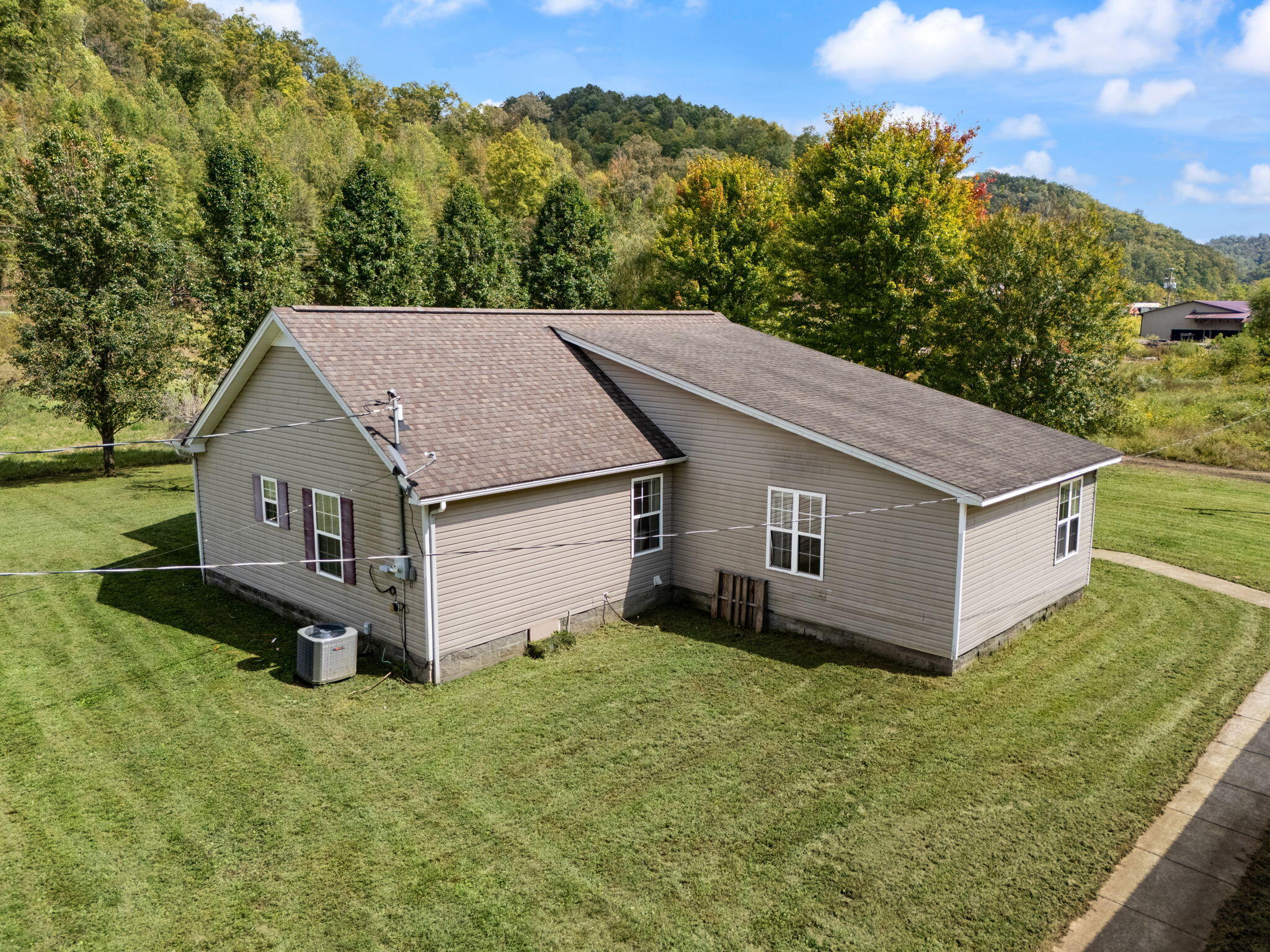 Oneida, Kentucky 40972, United States, 3 Bedrooms Bedrooms, ,2 BathroomsBathrooms,Residential,Active,220058