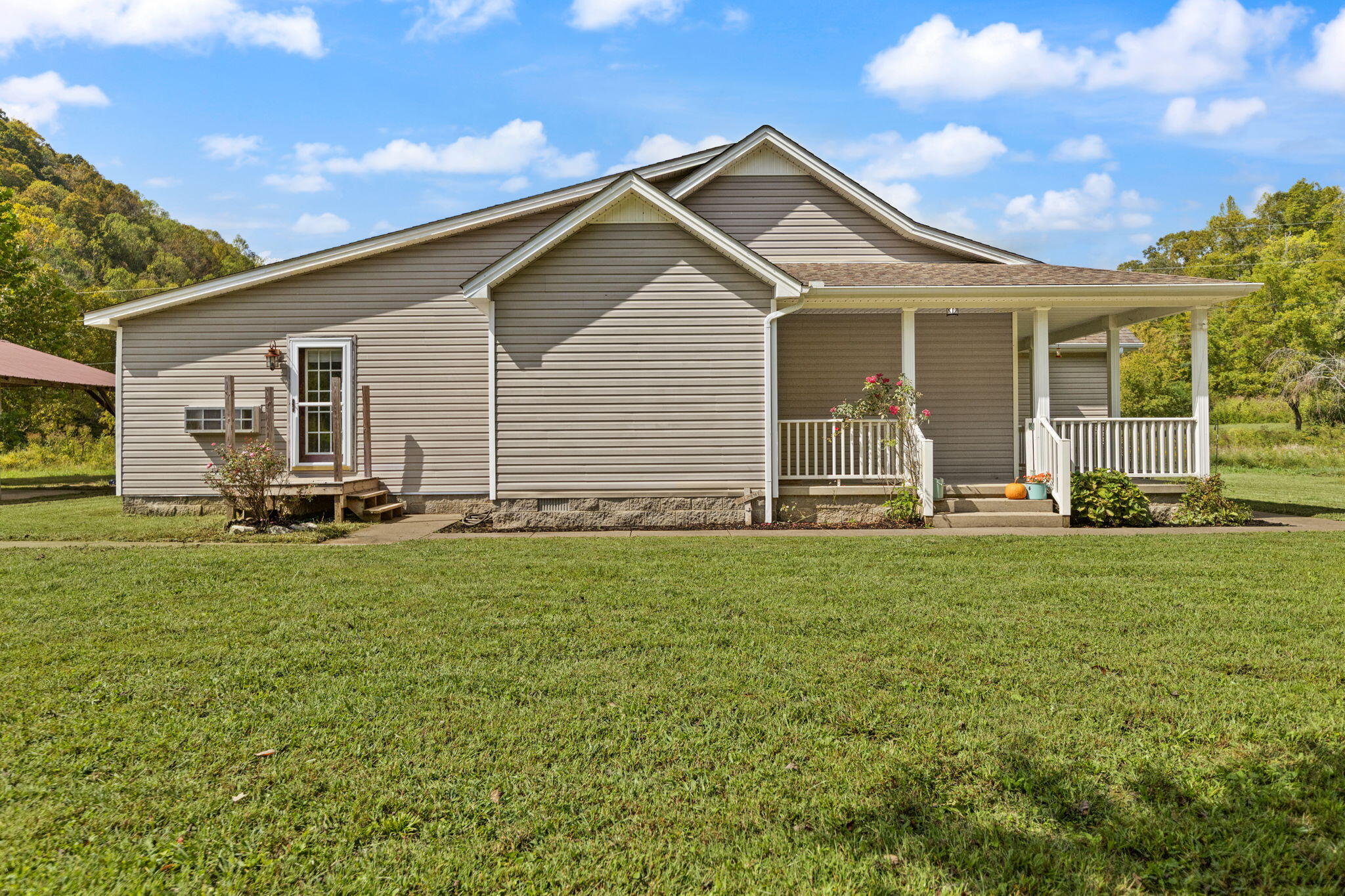 Oneida, Kentucky 40972, United States, 3 Bedrooms Bedrooms, ,2 BathroomsBathrooms,Residential,Active,220058