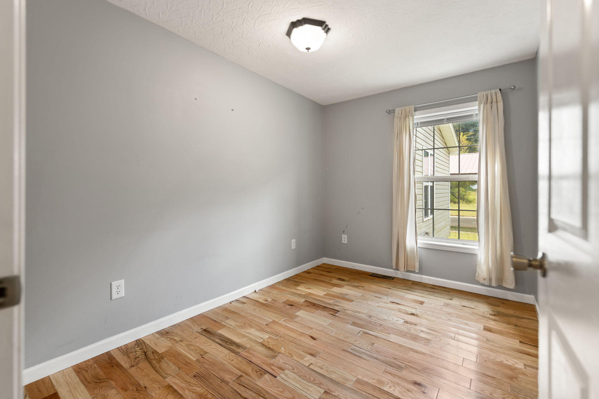 Oneida, Kentucky 40972, United States, 3 Bedrooms Bedrooms, ,2 BathroomsBathrooms,Residential,Active,220058