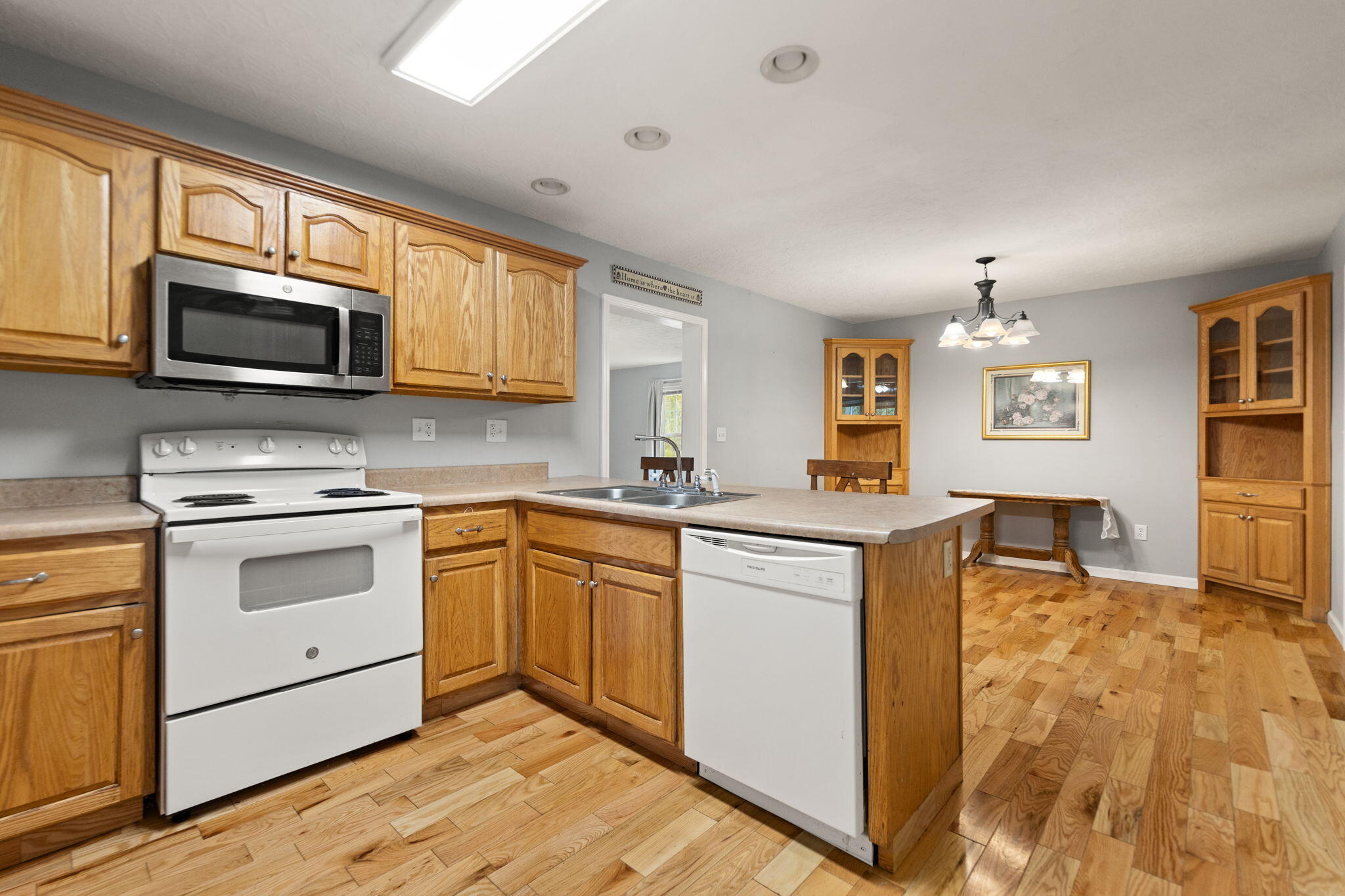 Oneida, Kentucky 40972, United States, 3 Bedrooms Bedrooms, ,2 BathroomsBathrooms,Residential,Active,220058