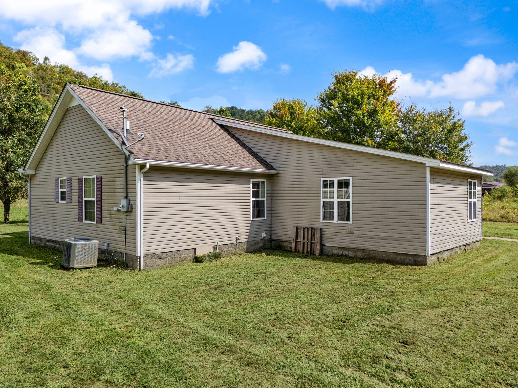 Oneida, Kentucky 40972, United States, 3 Bedrooms Bedrooms, ,2 BathroomsBathrooms,Residential,Active,220058