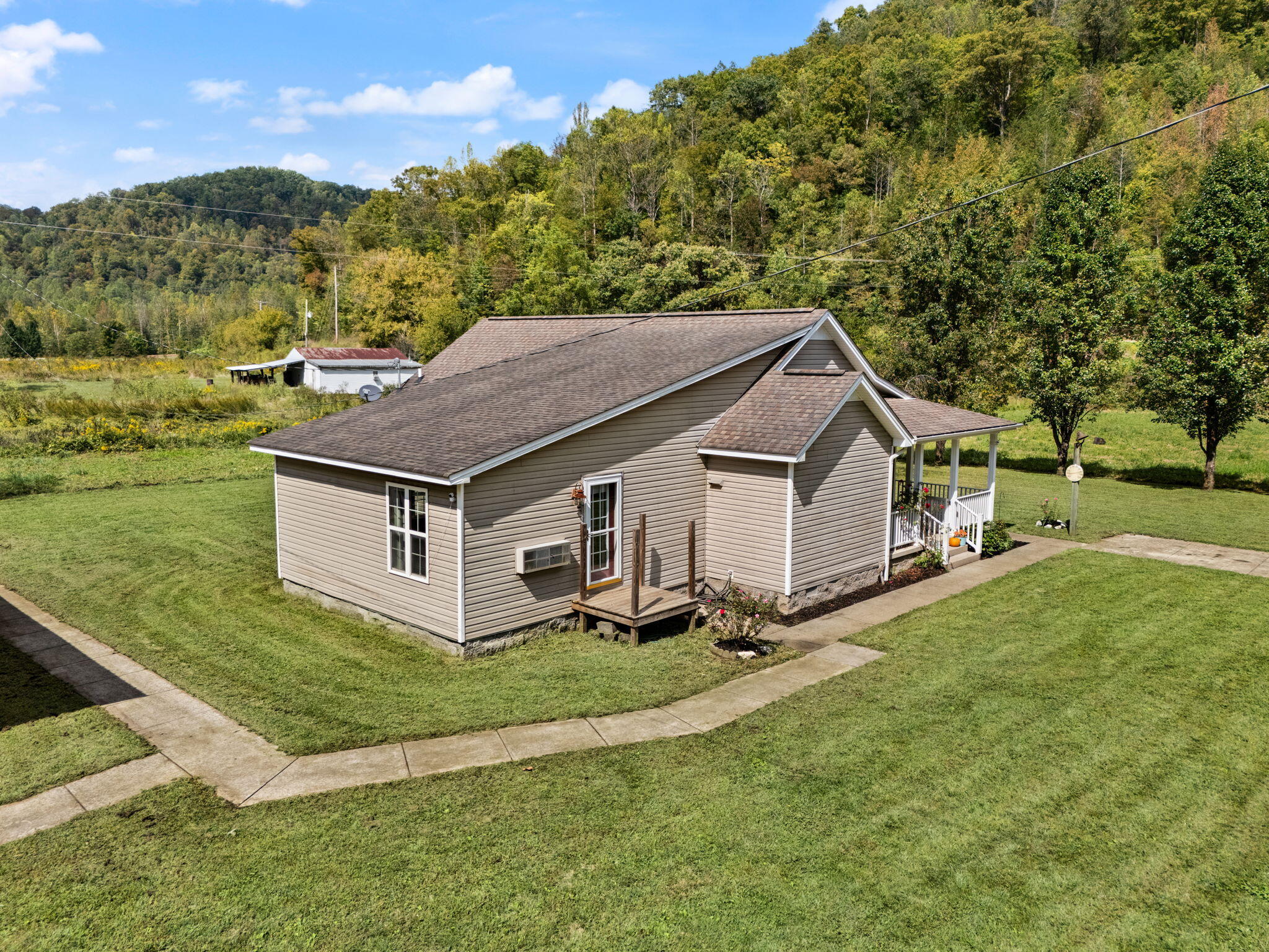 Oneida, Kentucky 40972, United States, 3 Bedrooms Bedrooms, ,2 BathroomsBathrooms,Residential,Active,220058