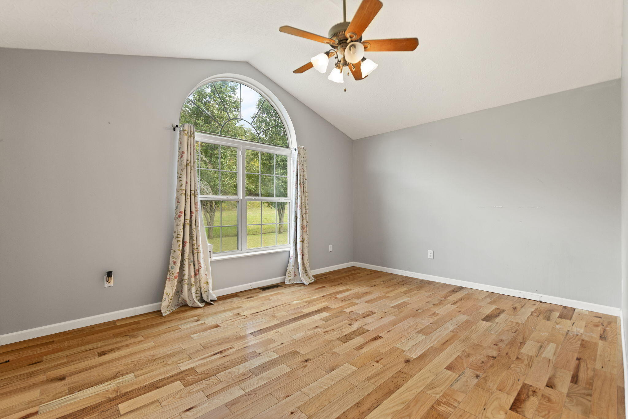 Oneida, Kentucky 40972, United States, 3 Bedrooms Bedrooms, ,2 BathroomsBathrooms,Residential,Active,220058