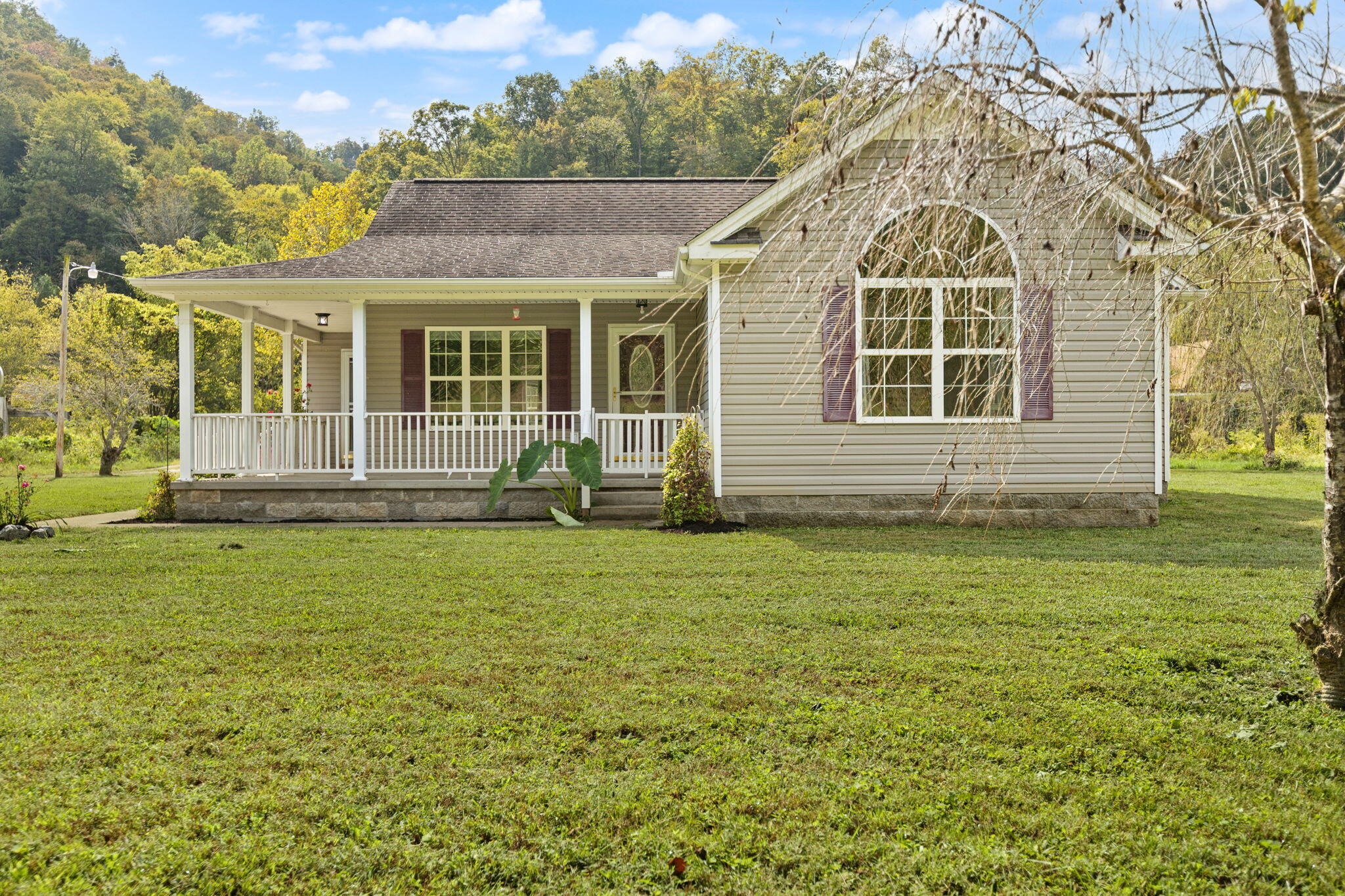 Oneida, Kentucky 40972, United States, 3 Bedrooms Bedrooms, ,2 BathroomsBathrooms,Residential,Active,220058