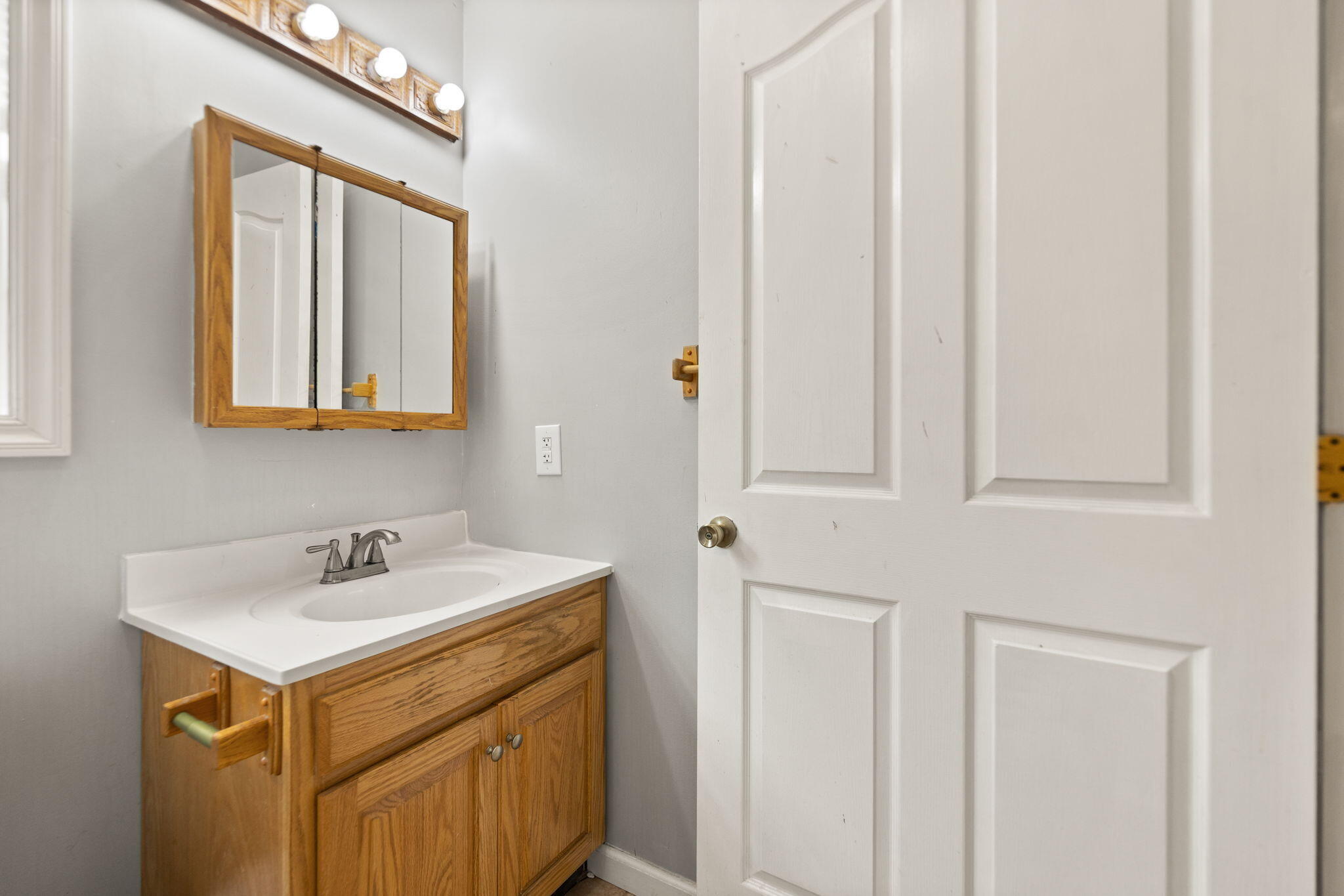 Oneida, Kentucky 40972, United States, 3 Bedrooms Bedrooms, ,2 BathroomsBathrooms,Residential,Active,220058