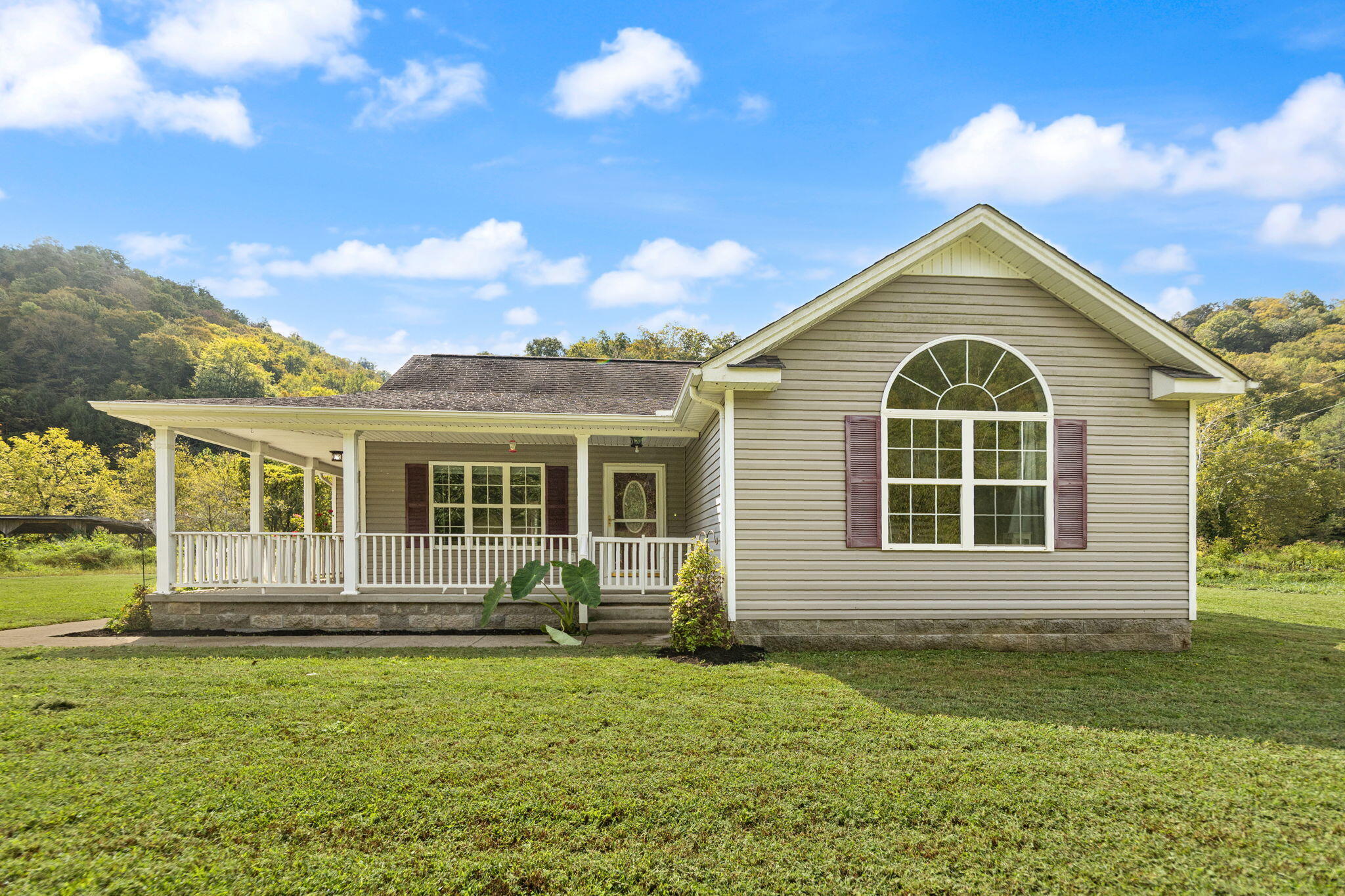 Oneida, Kentucky 40972, United States, 3 Bedrooms Bedrooms, ,2 BathroomsBathrooms,Residential,Active,220058