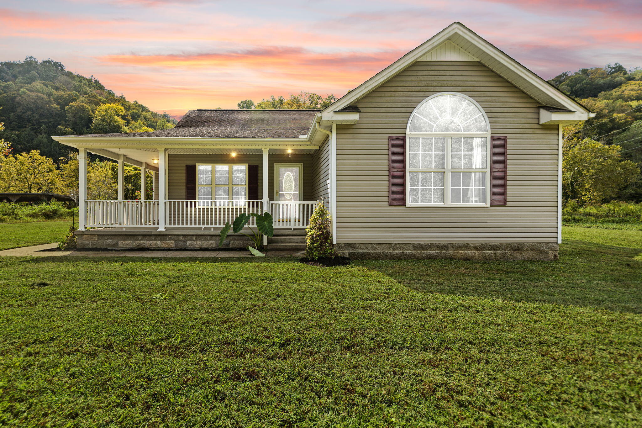 Oneida, Kentucky 40972, United States, 3 Bedrooms Bedrooms, ,2 BathroomsBathrooms,Residential,Active,220058