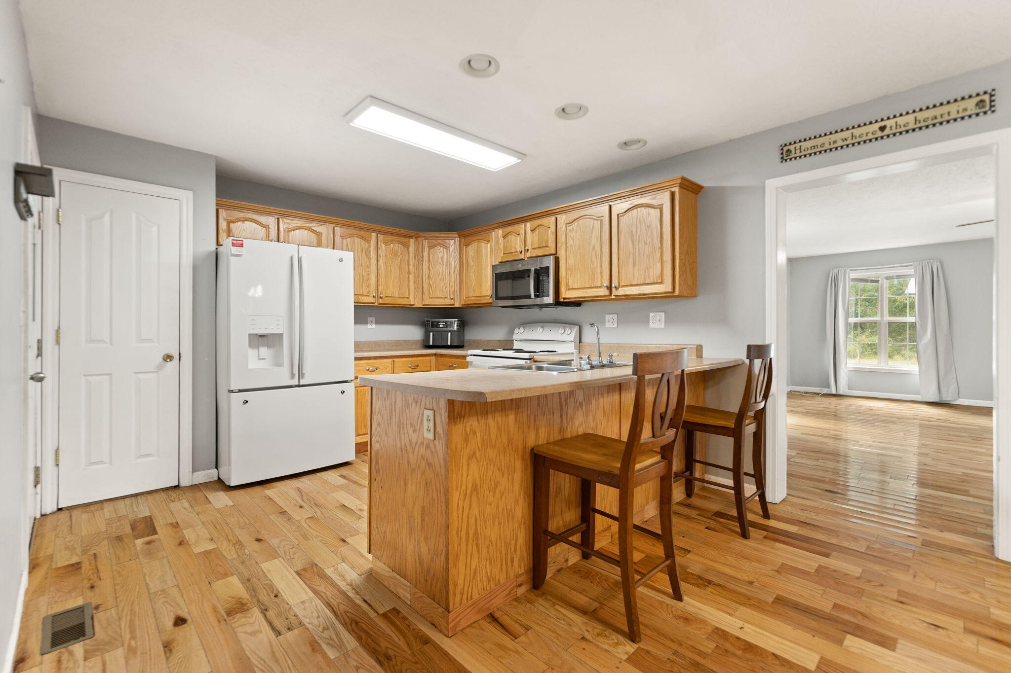 Oneida, Kentucky 40972, United States, 3 Bedrooms Bedrooms, ,2 BathroomsBathrooms,Residential,Active,220058