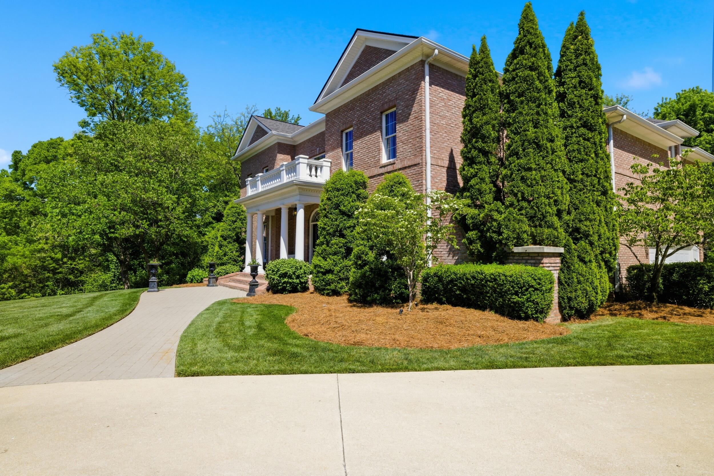 Danville, Kentucky, 40422, United States, 5 Bedrooms Bedrooms, ,5 BathroomsBathrooms,Residential,Active,2016105