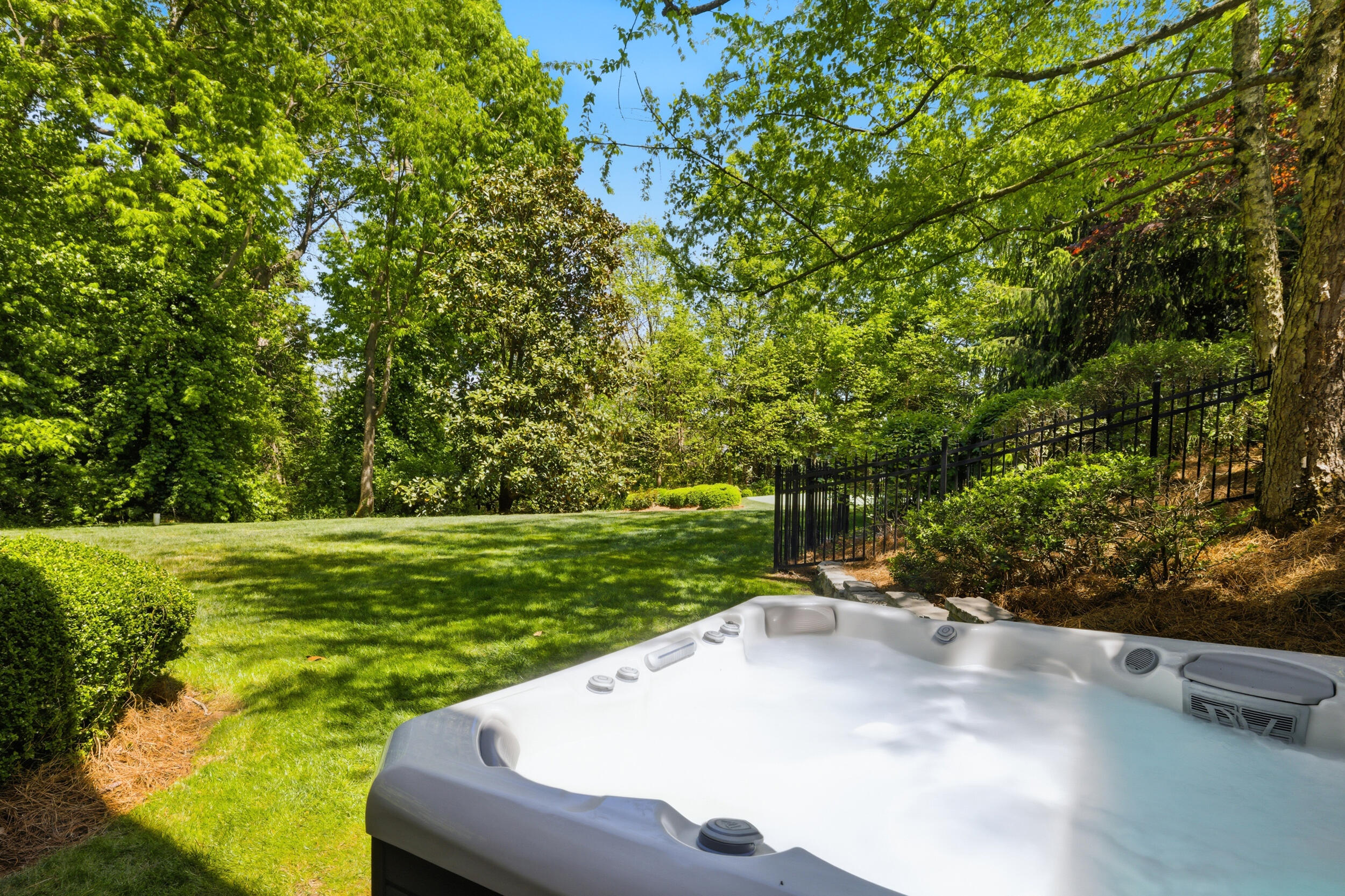 Danville, Kentucky, 40422, United States, 5 Bedrooms Bedrooms, ,5 BathroomsBathrooms,Residential,Active,2016105