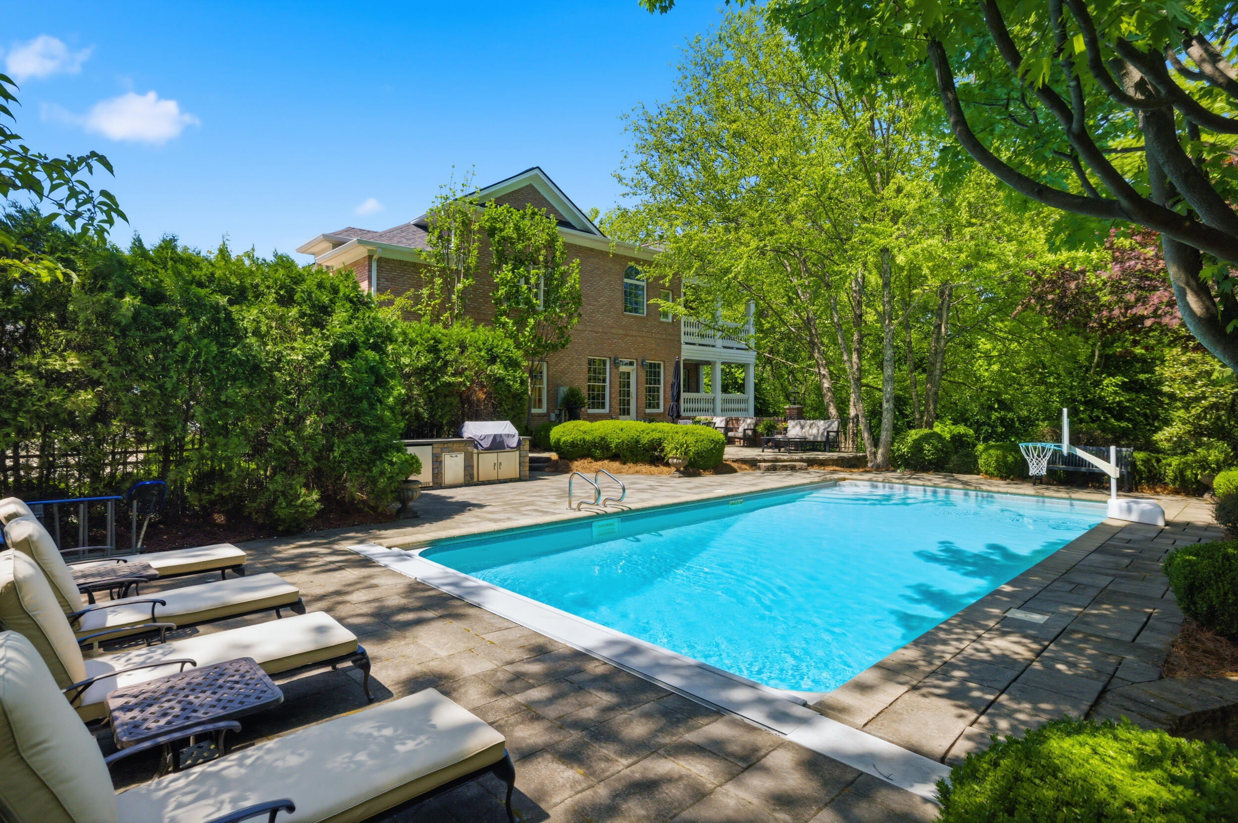 Danville, Kentucky, 40422, United States, 5 Bedrooms Bedrooms, ,5 BathroomsBathrooms,Residential,Active,2016105