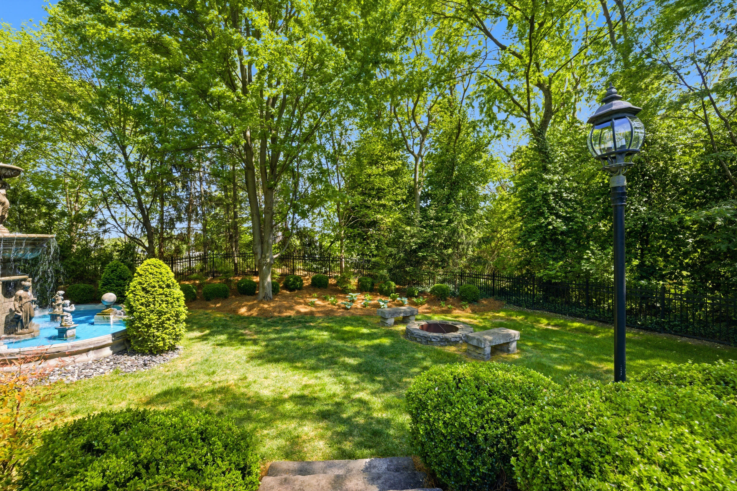 Danville, Kentucky, 40422, United States, 5 Bedrooms Bedrooms, ,5 BathroomsBathrooms,Residential,Active,2016105