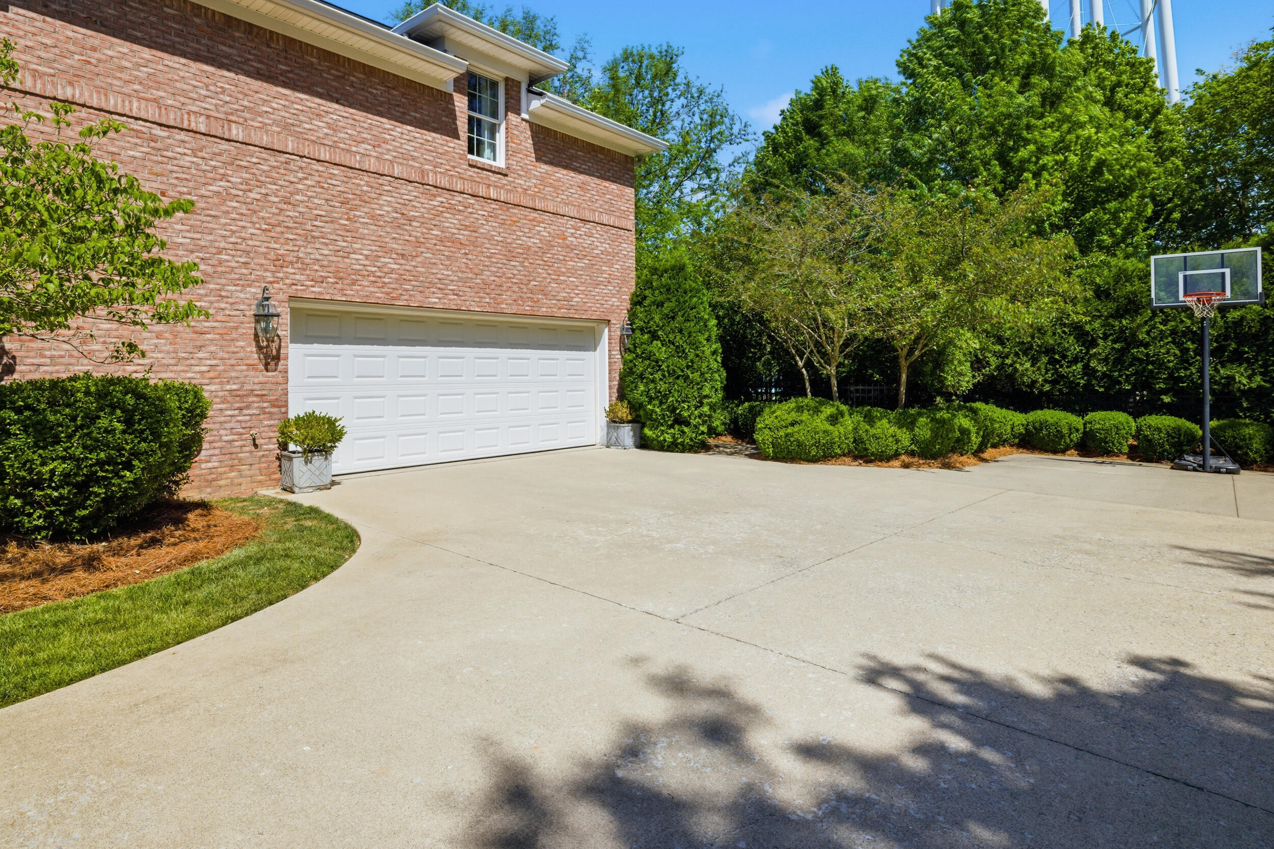 Danville, Kentucky, 40422, United States, 5 Bedrooms Bedrooms, ,5 BathroomsBathrooms,Residential,Active,2016105