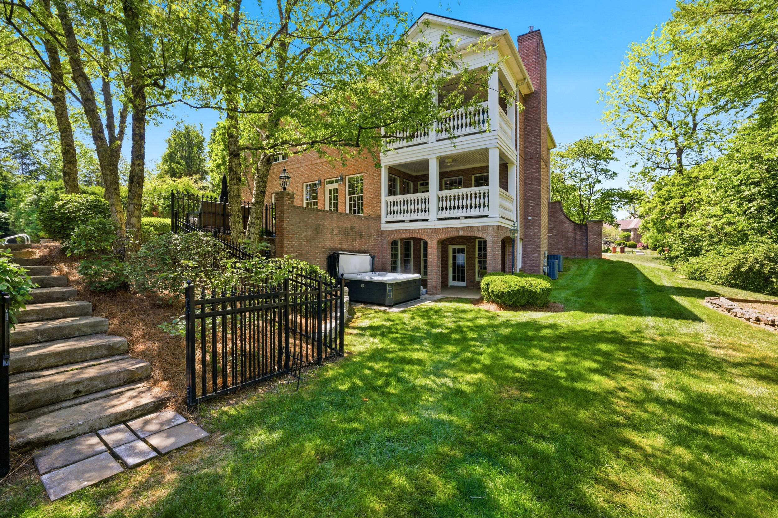 Danville, Kentucky, 40422, United States, 5 Bedrooms Bedrooms, ,5 BathroomsBathrooms,Residential,Active,2016105