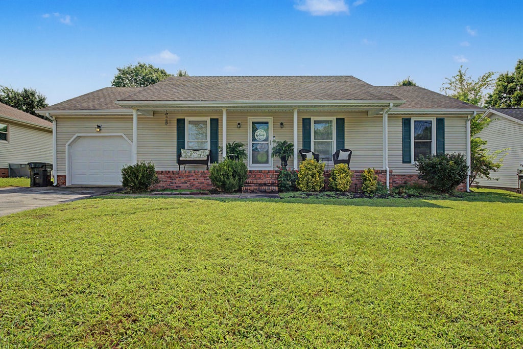 Photo of 583 Winchester Drive, Hopkinsville, KY 42240 (MLS # 26020423)