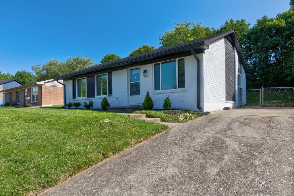 Photo of 1656 Brentmoor Drive, Lexington, KY 40515 (MLS # 26012921)