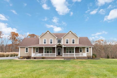 Photo of 254 Deerfield Lane, Dunnville, KY 42528 (MLS # 25506597)