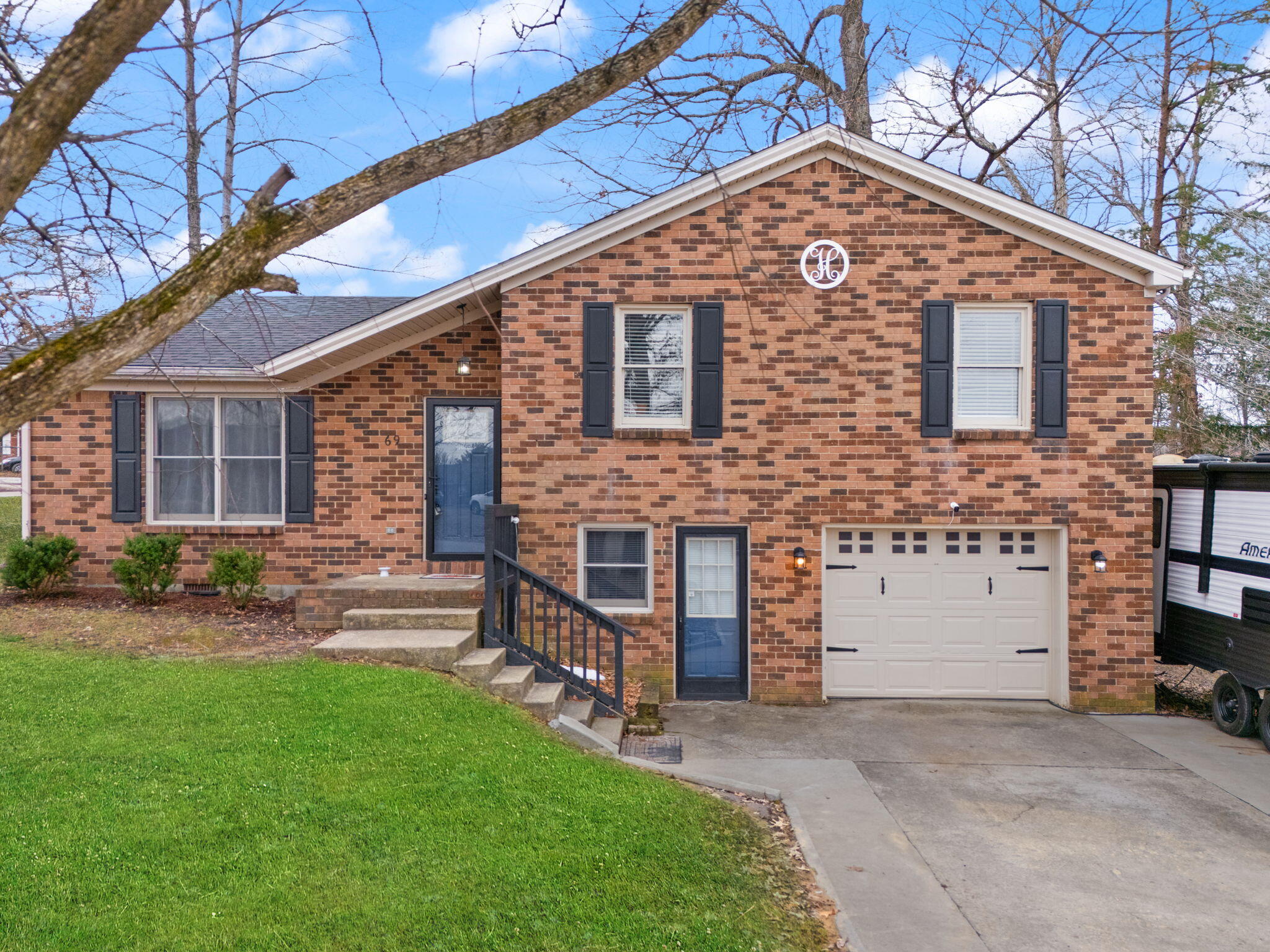 Stanton, Kentucky 40380, United States, 3 Bedrooms Bedrooms, ,2 BathroomsBathrooms,Residential,Active,5615